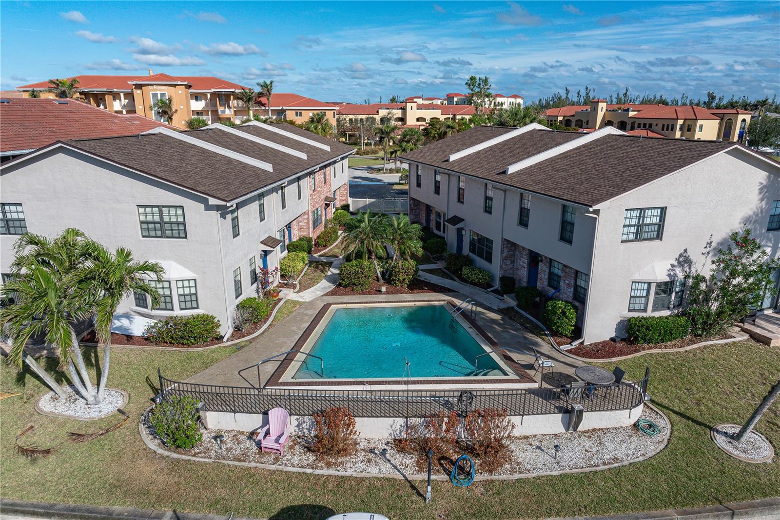 WIN-QUIST TWNHS - Residential
