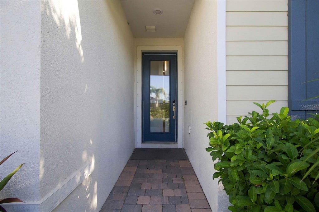 Photo of 13721 Flat Woods Terrace, Bradenton, FL 34211 (MLS # D6149291)