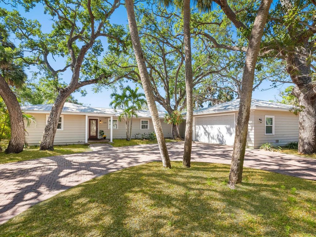 Photo of 1248 Northport Drive, Sarasota, FL 34242 (MLS # A4668459)