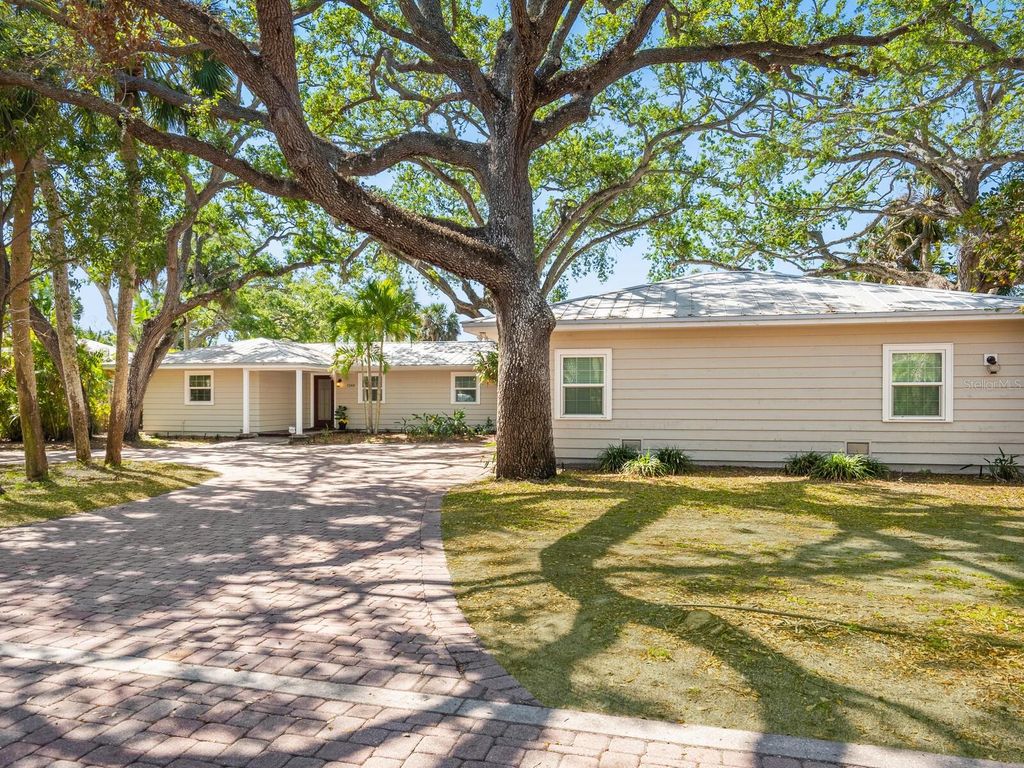Photo of 1248 Northport Drive, Sarasota, FL 34242 (MLS # A4668459)