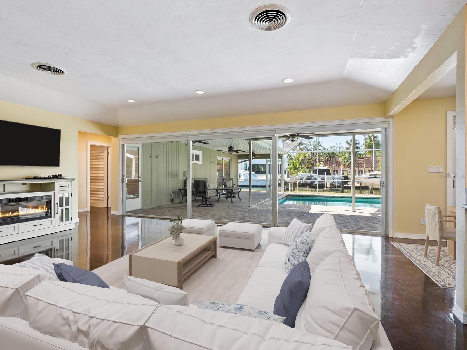 ROYAL PALM HARBOR - Residential