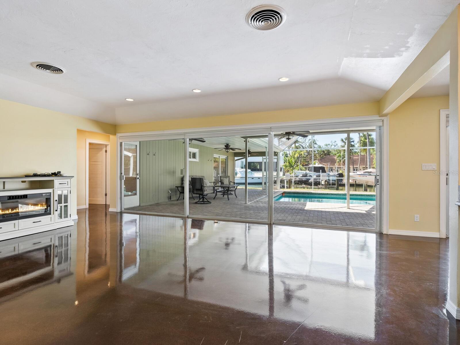 ROYAL PALM HARBOR - Residential