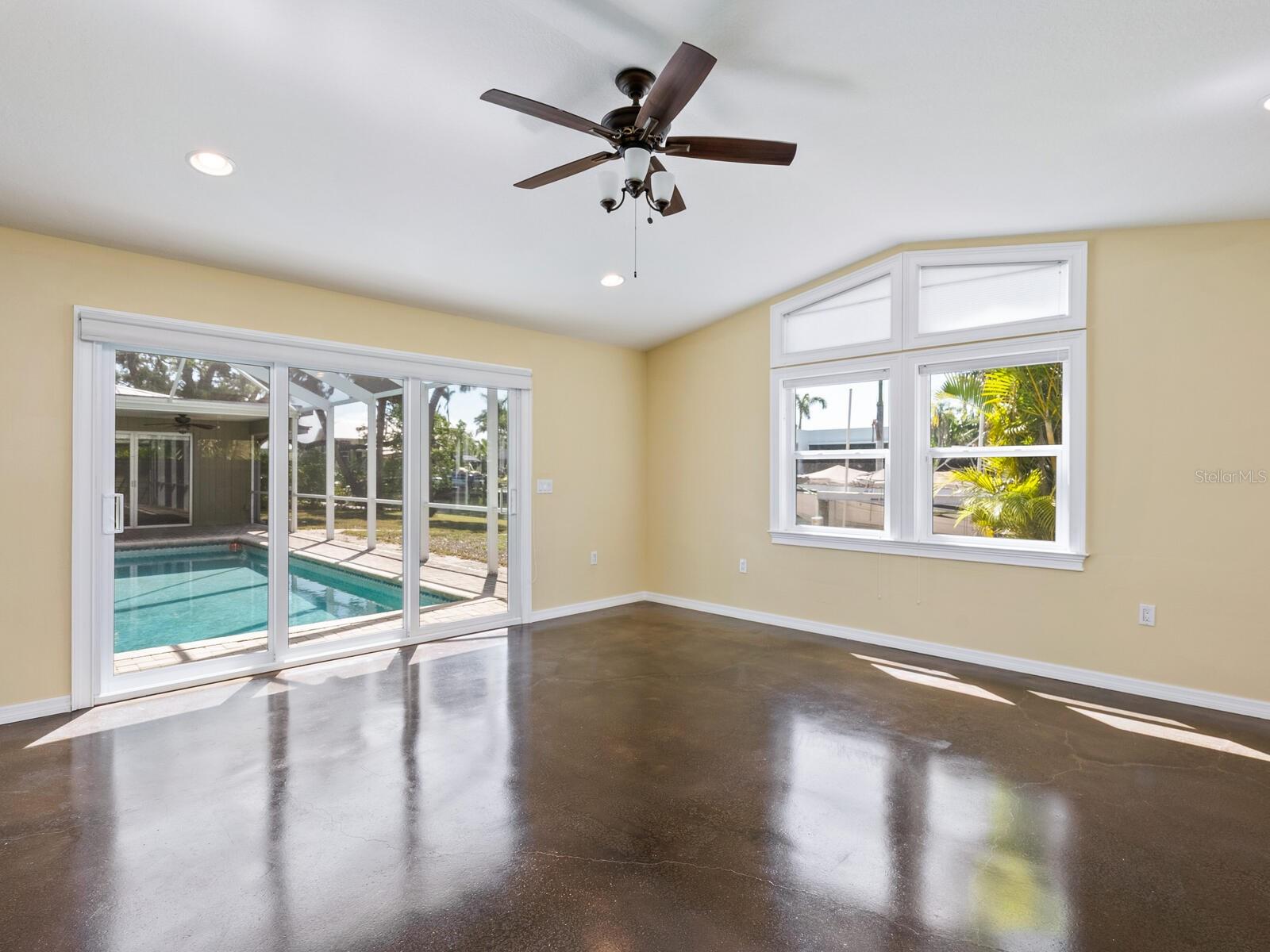 ROYAL PALM HARBOR - Residential