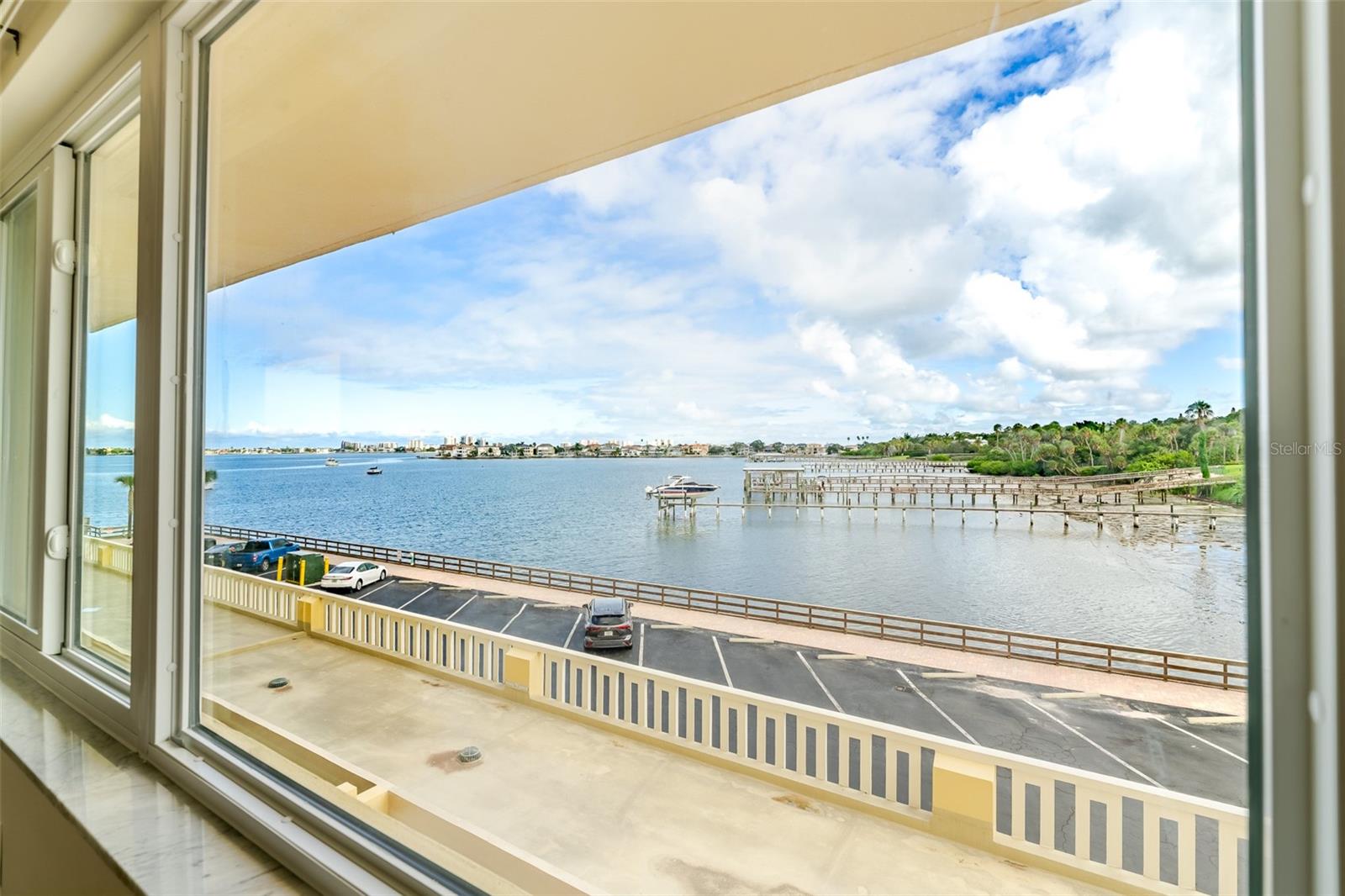 HARBOUR CLUB CONDO 3 - Residential