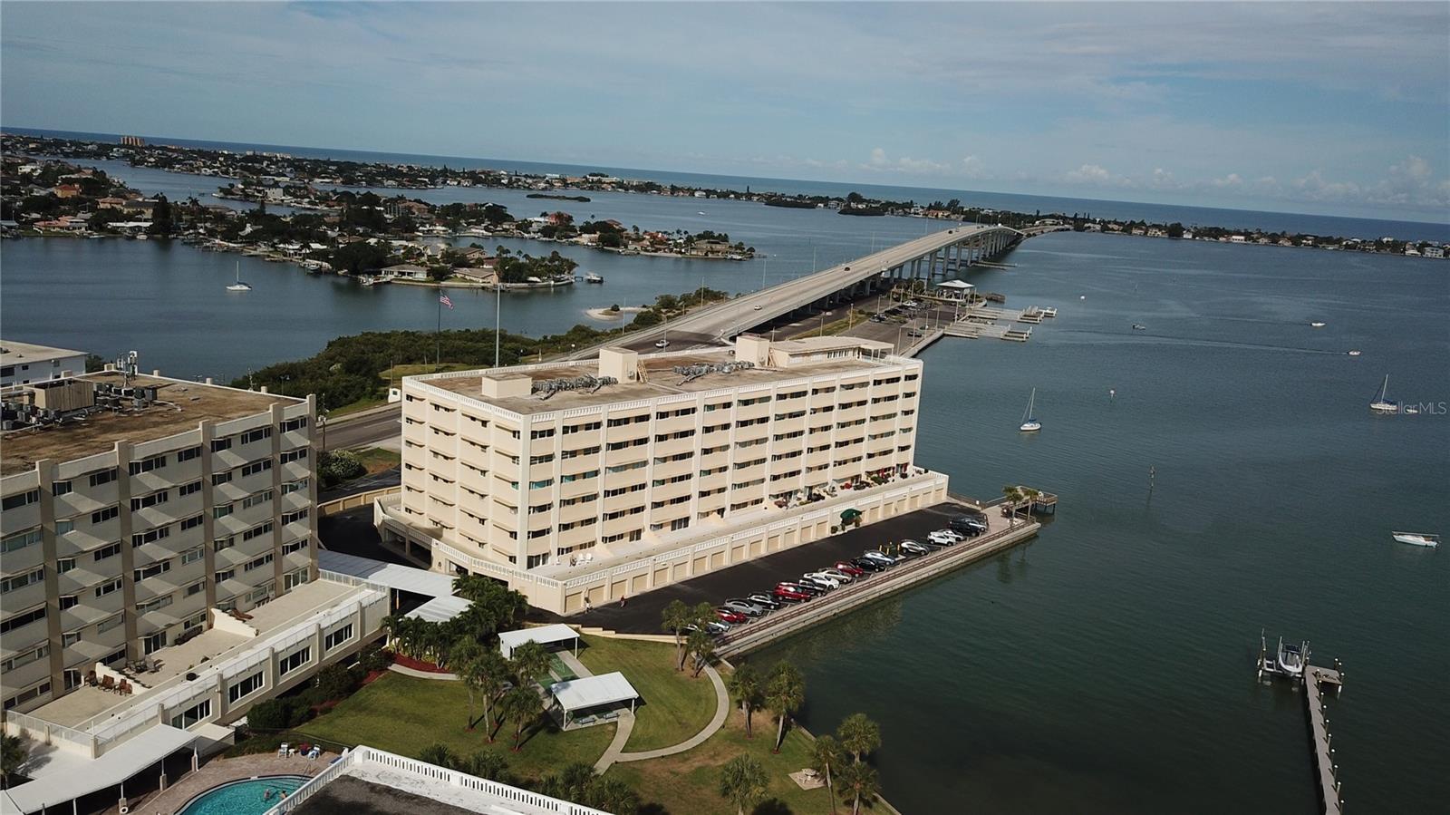 HARBOUR CLUB CONDO 3 - Residential