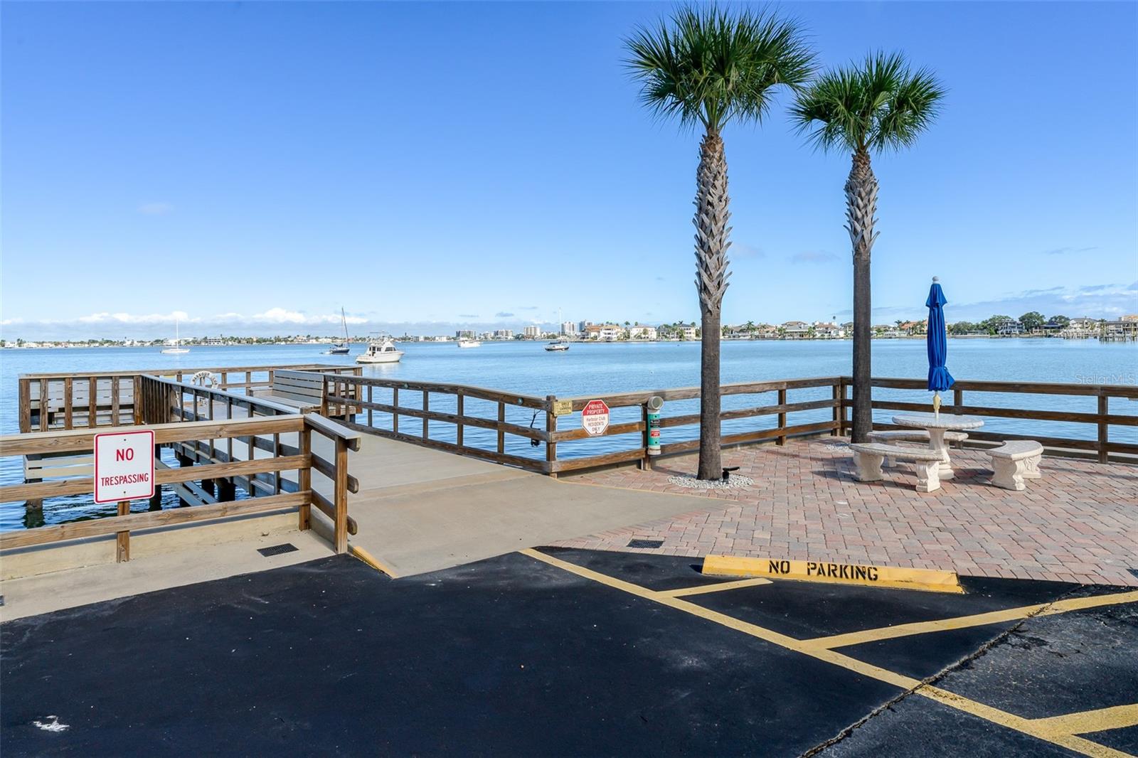 HARBOUR CLUB CONDO 3 - Residential