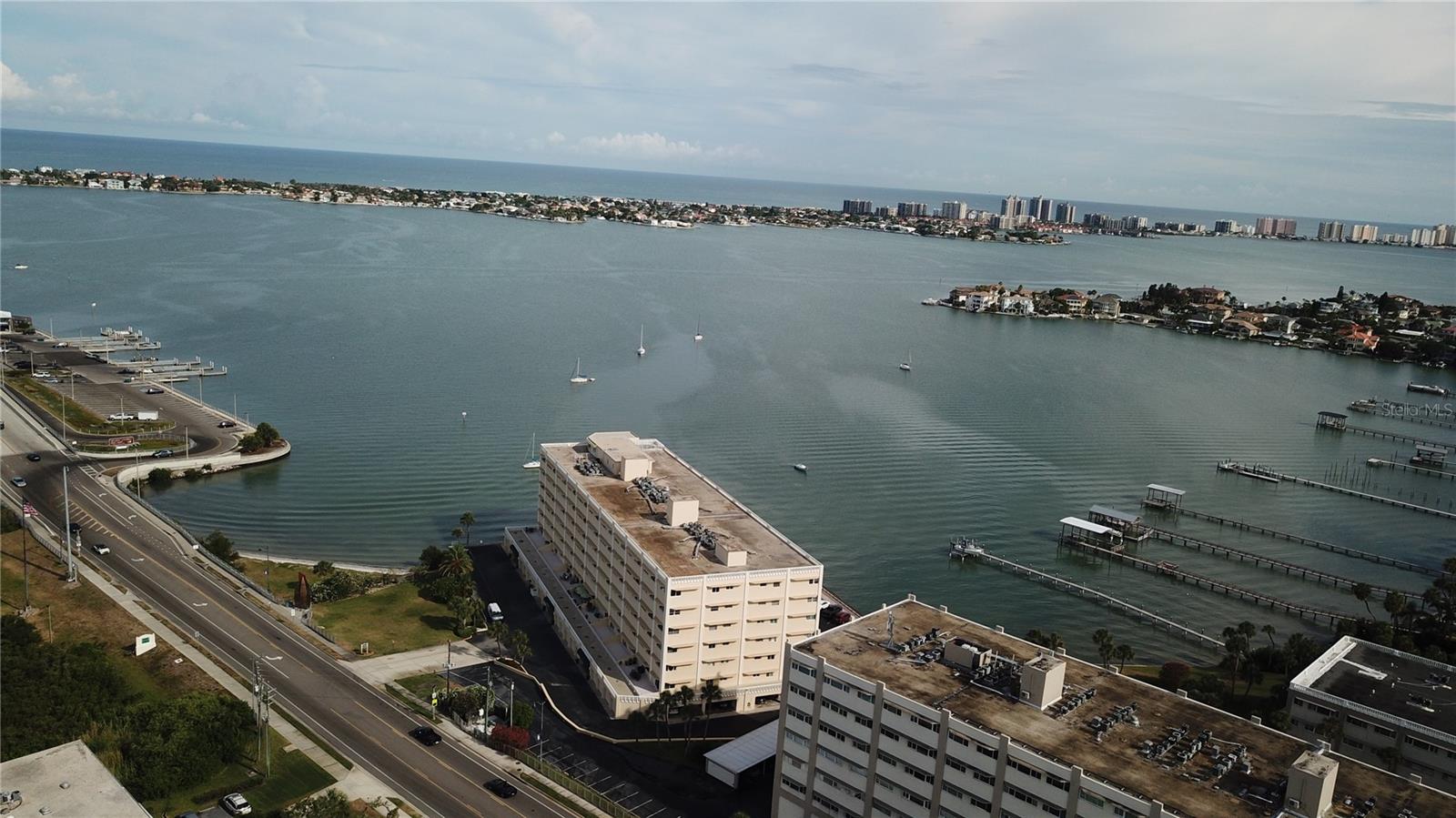 HARBOUR CLUB CONDO 3 - Residential