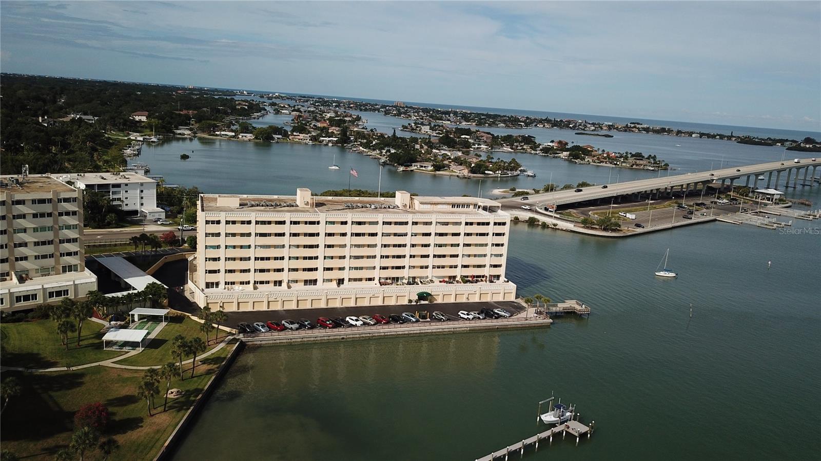 HARBOUR CLUB CONDO 3 - Residential