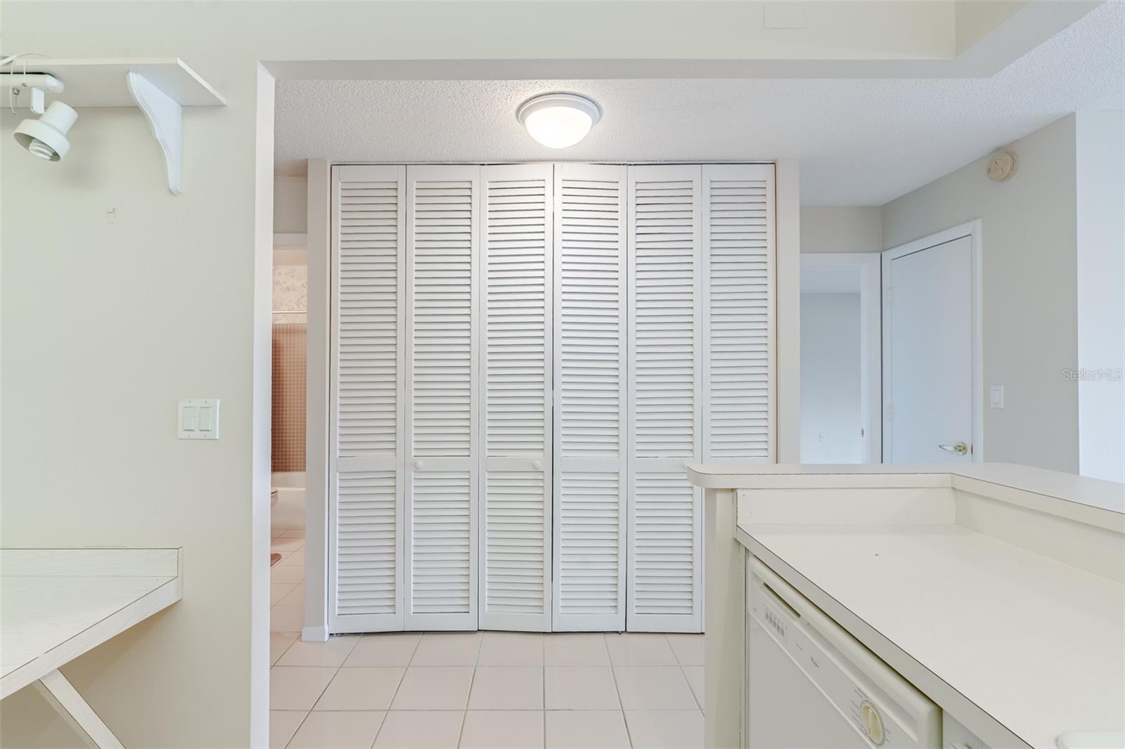 HARBOUR CLUB CONDO 3 - Residential