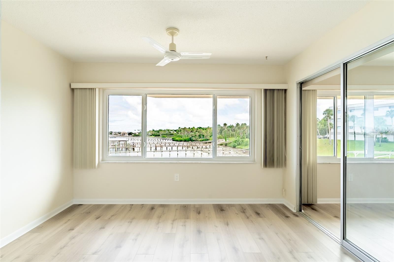 HARBOUR CLUB CONDO 3 - Residential