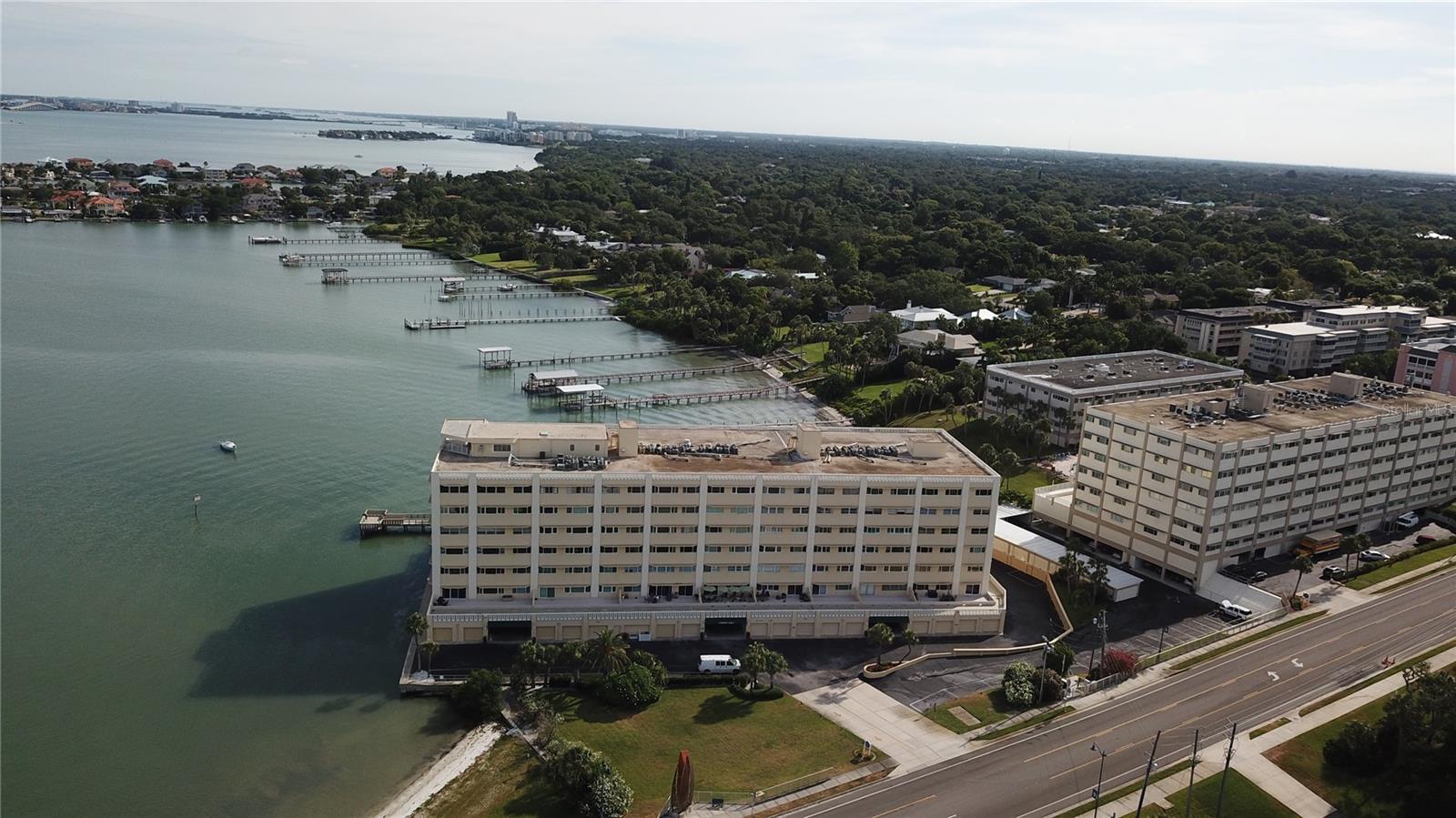 HARBOUR CLUB CONDO 3 - Residential