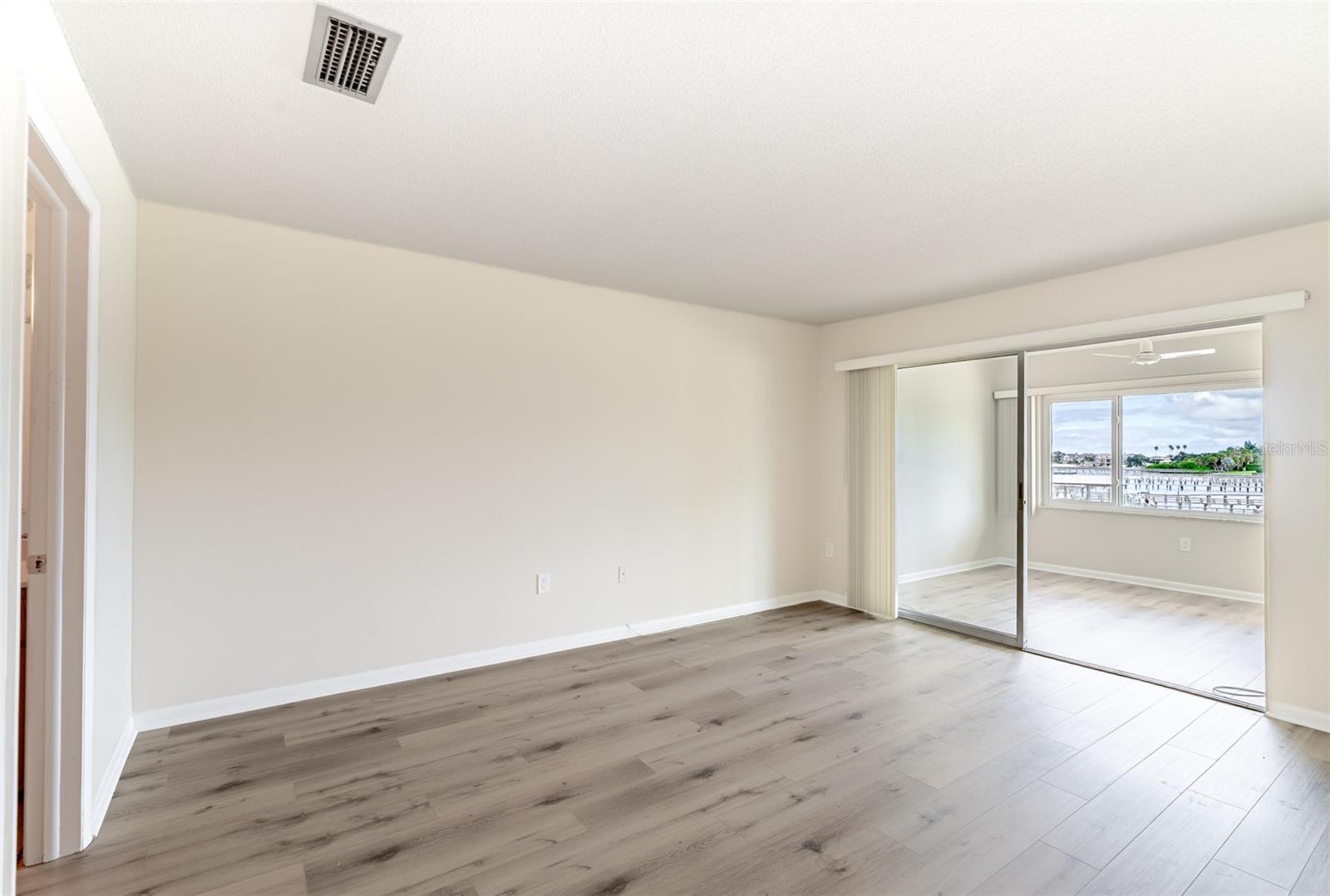 HARBOUR CLUB CONDO 3 - Residential