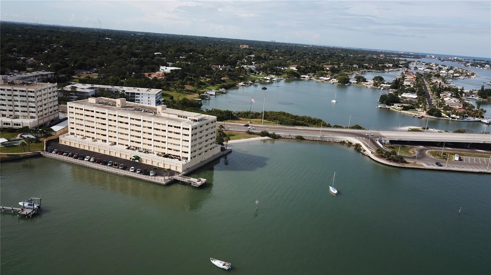 HARBOUR CLUB CONDO 3 - Residential