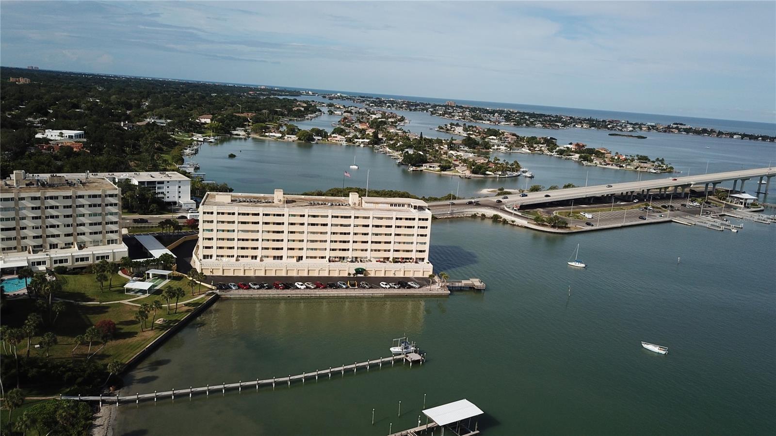 HARBOUR CLUB CONDO 3 - Residential