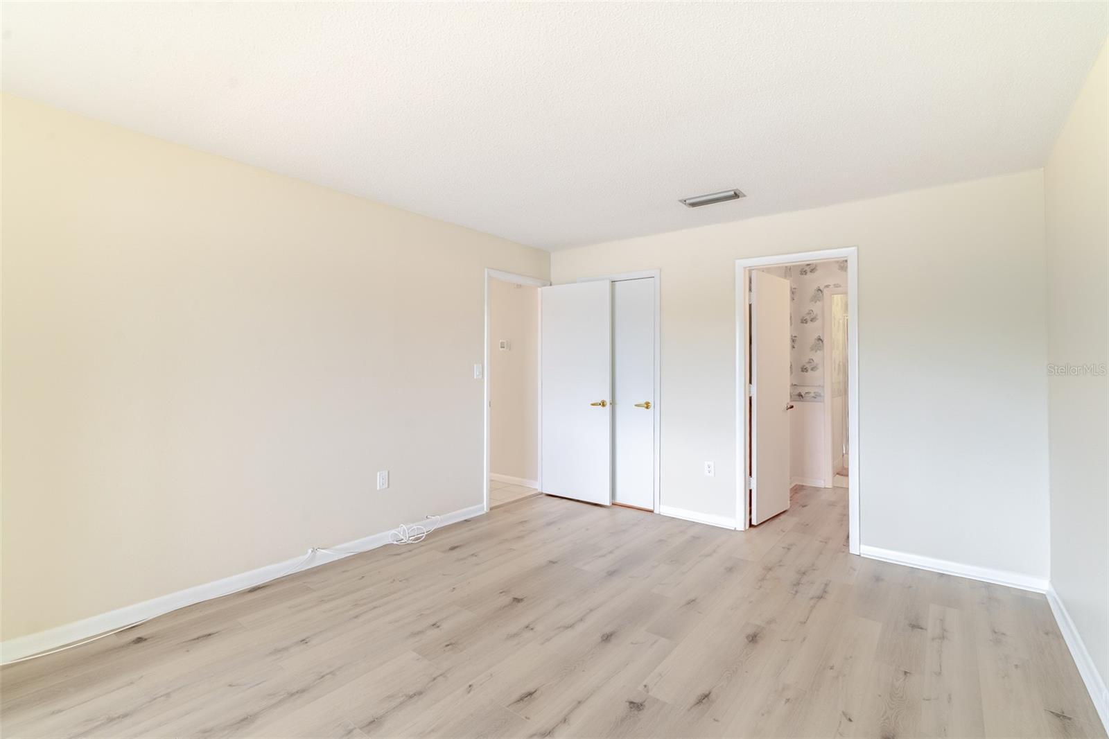 HARBOUR CLUB CONDO 3 - Residential