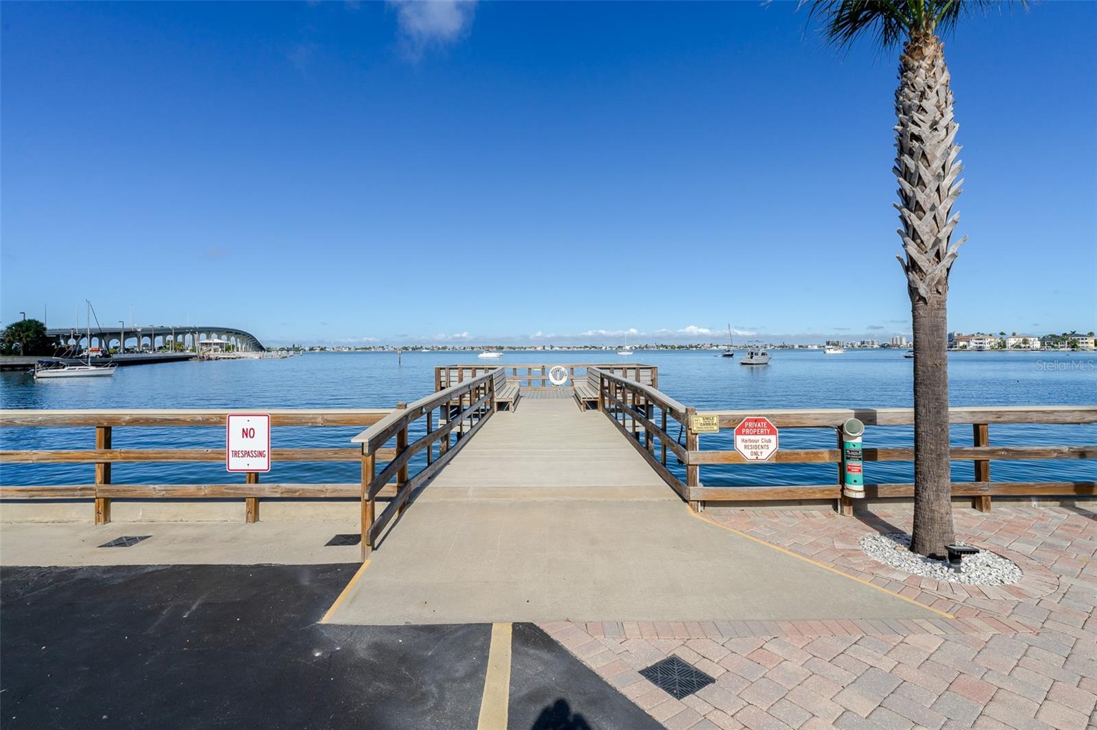 HARBOUR CLUB CONDO 3 - Residential