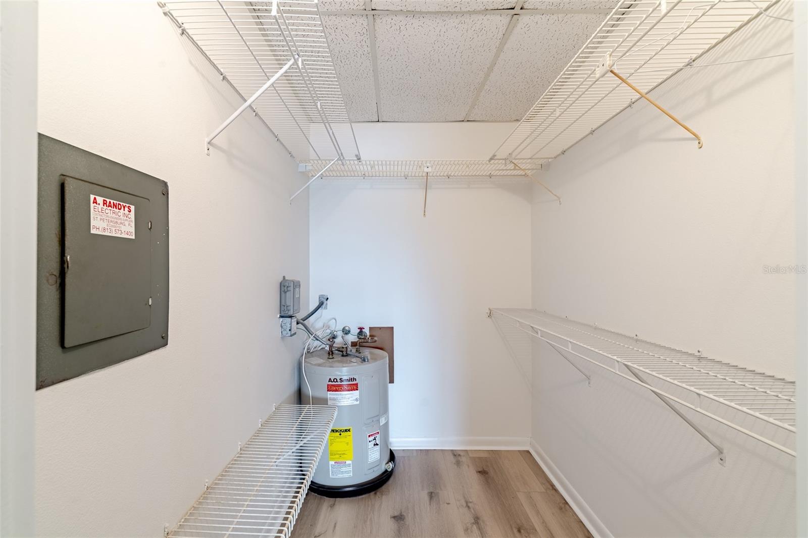 HARBOUR CLUB CONDO 3 - Residential