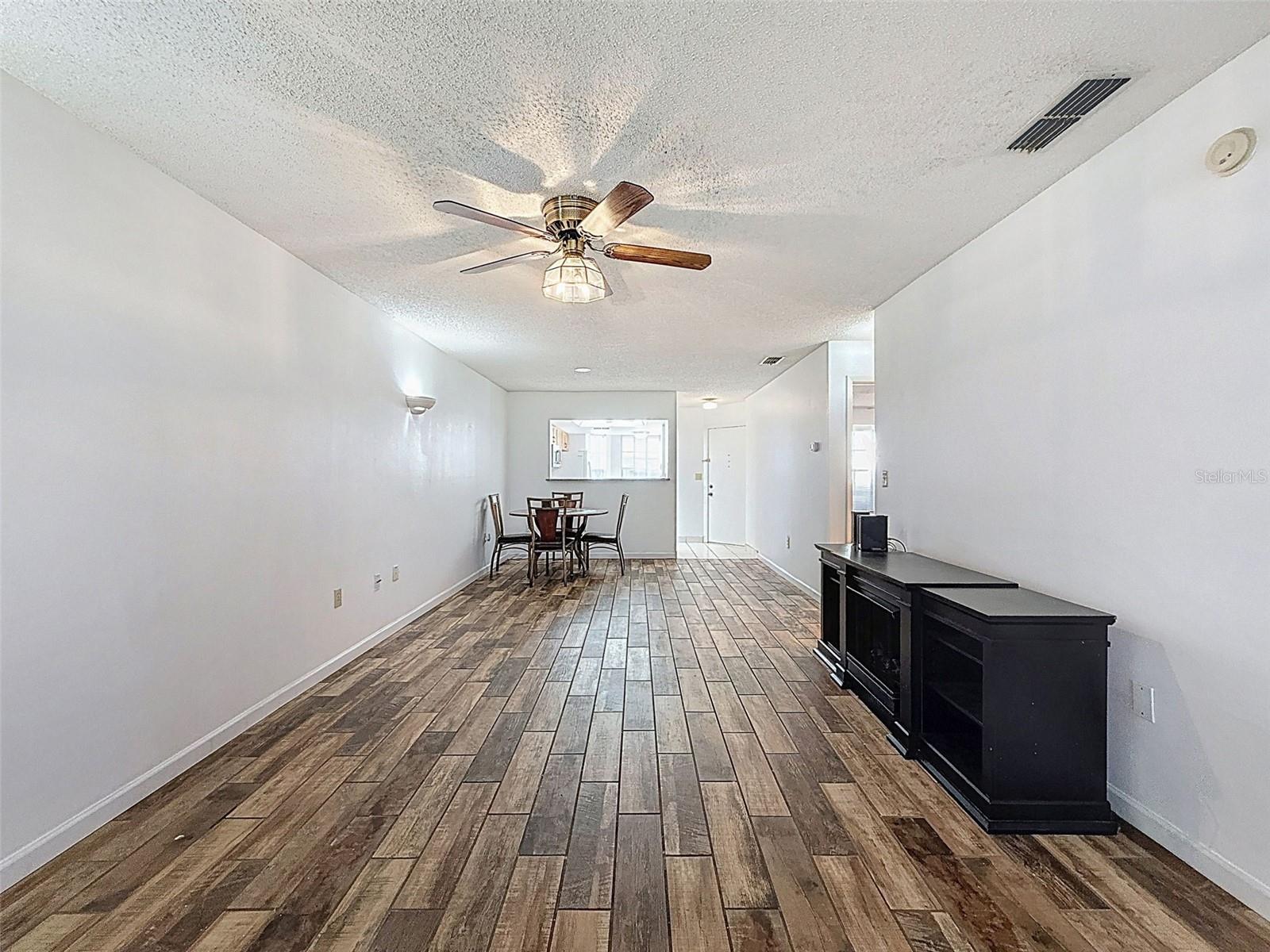 CHATEAU VILLAGE CONDO 01 - Residential