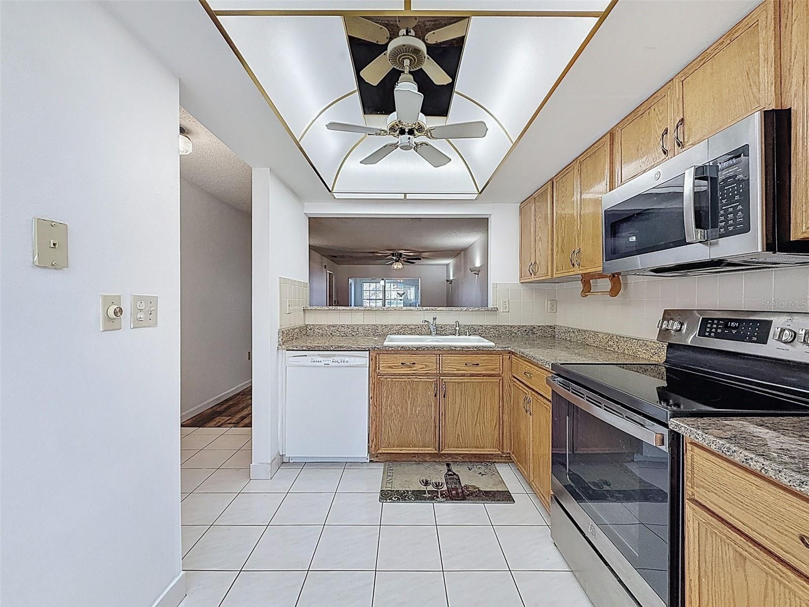 CHATEAU VILLAGE CONDO 01 - Residential