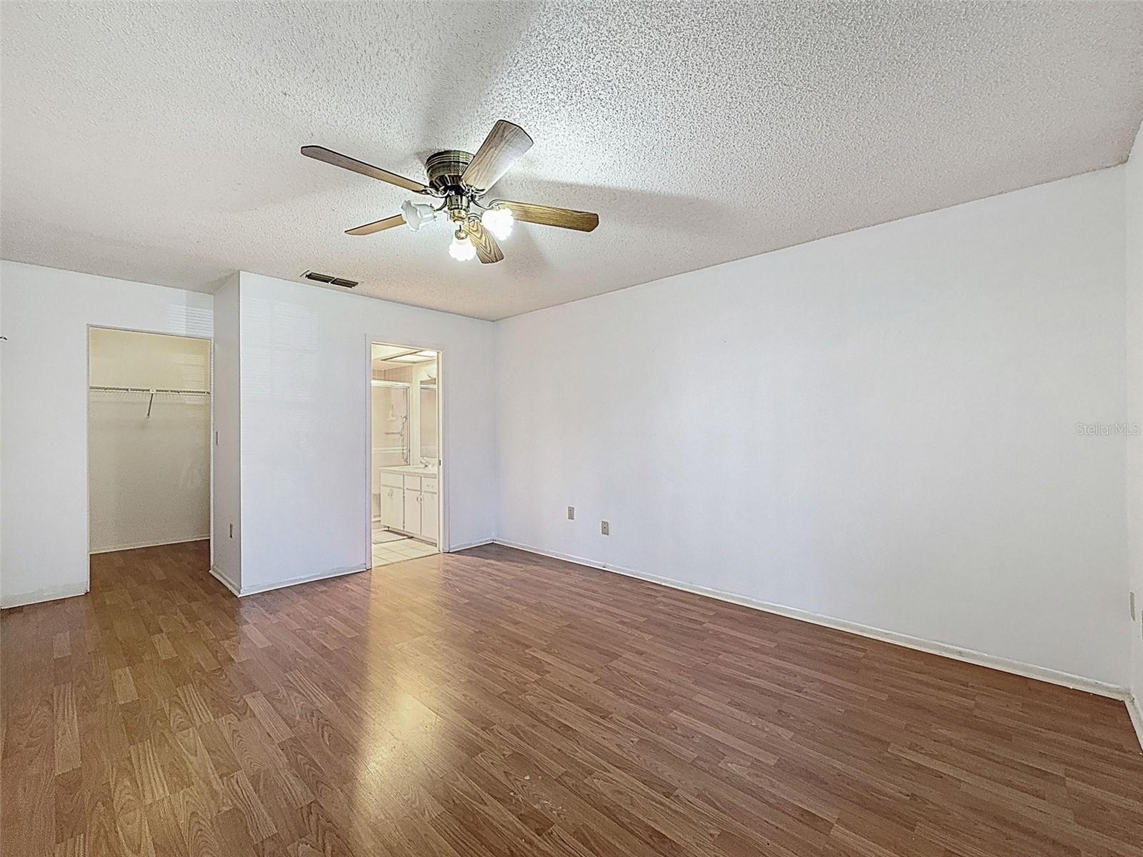 CHATEAU VILLAGE CONDO 01 - Residential