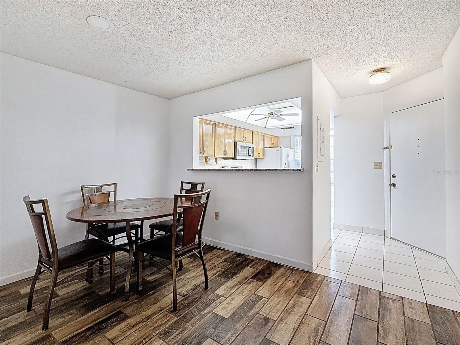 CHATEAU VILLAGE CONDO 01 - Residential