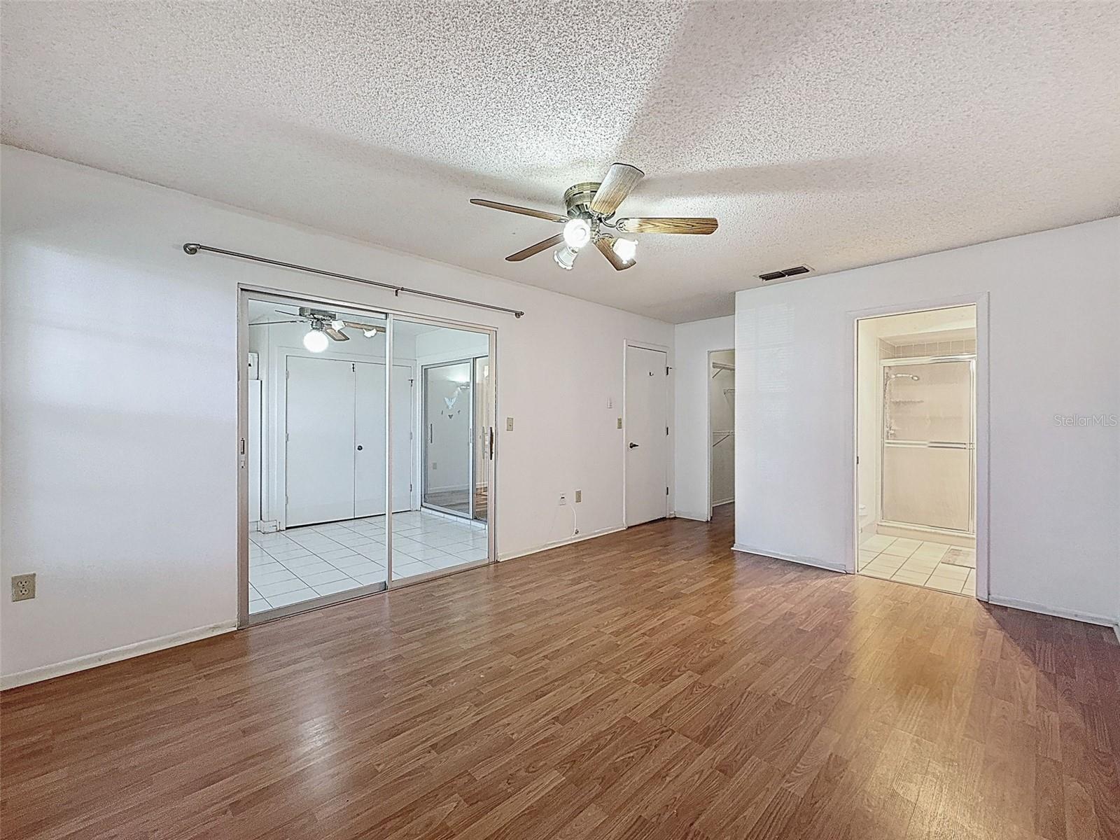 CHATEAU VILLAGE CONDO 01 - Residential