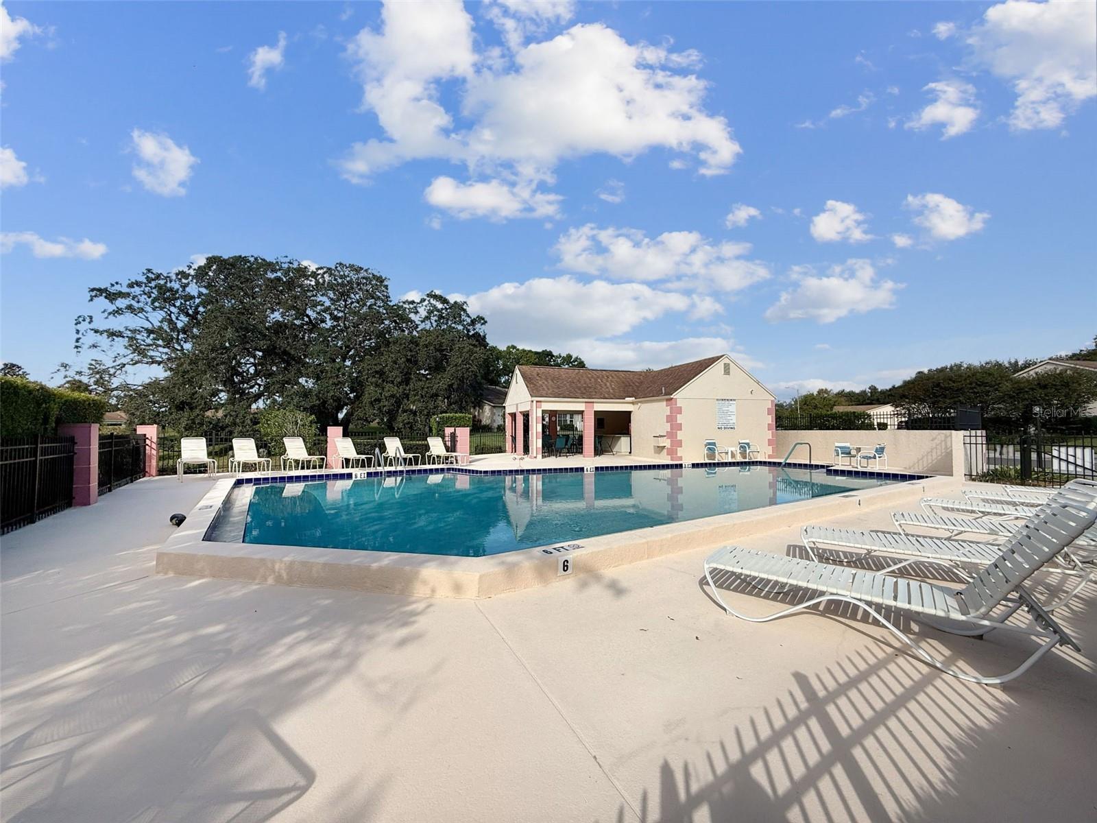 CHATEAU VILLAGE CONDO 01 - Residential