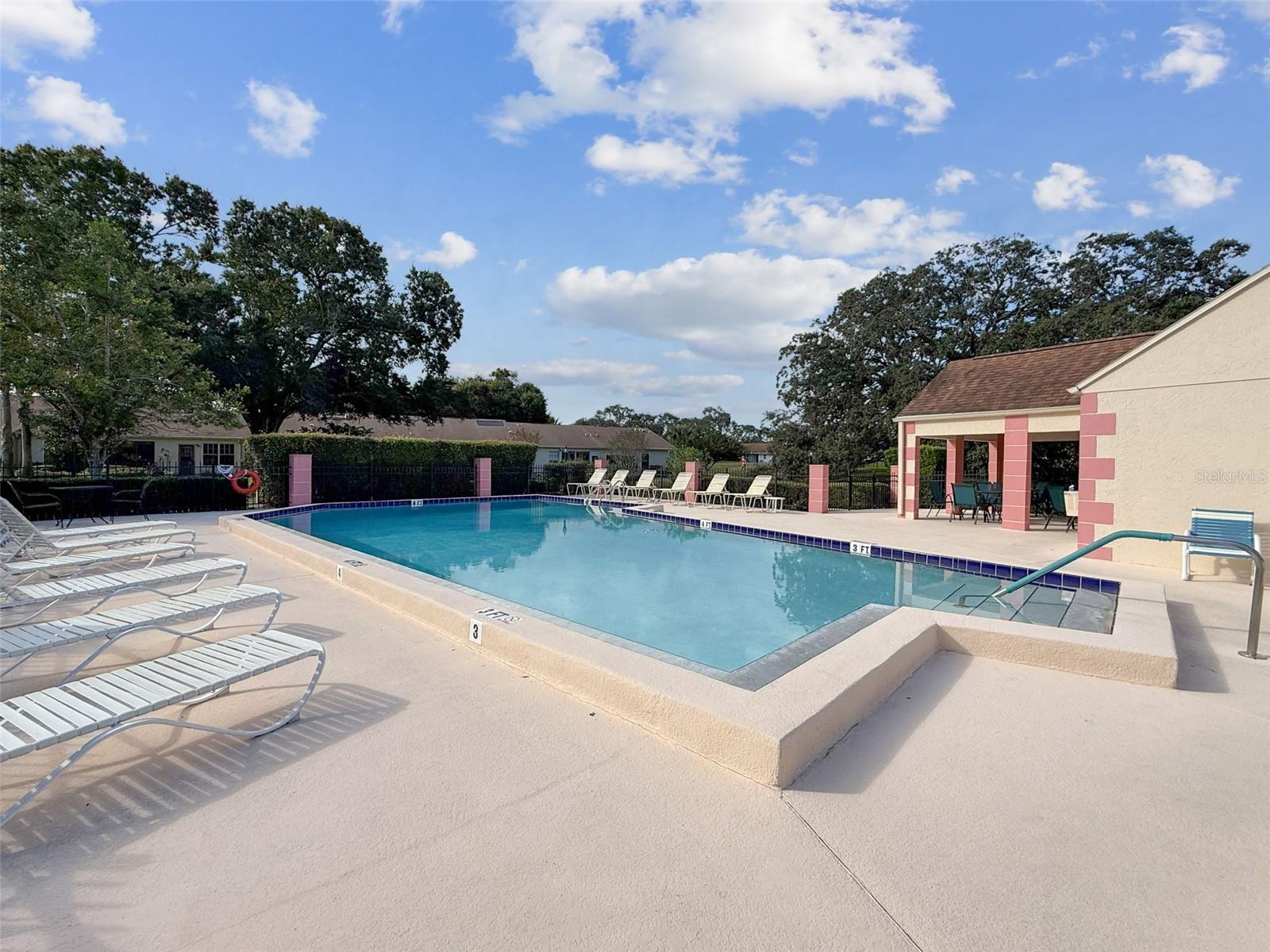 CHATEAU VILLAGE CONDO 01 - Residential