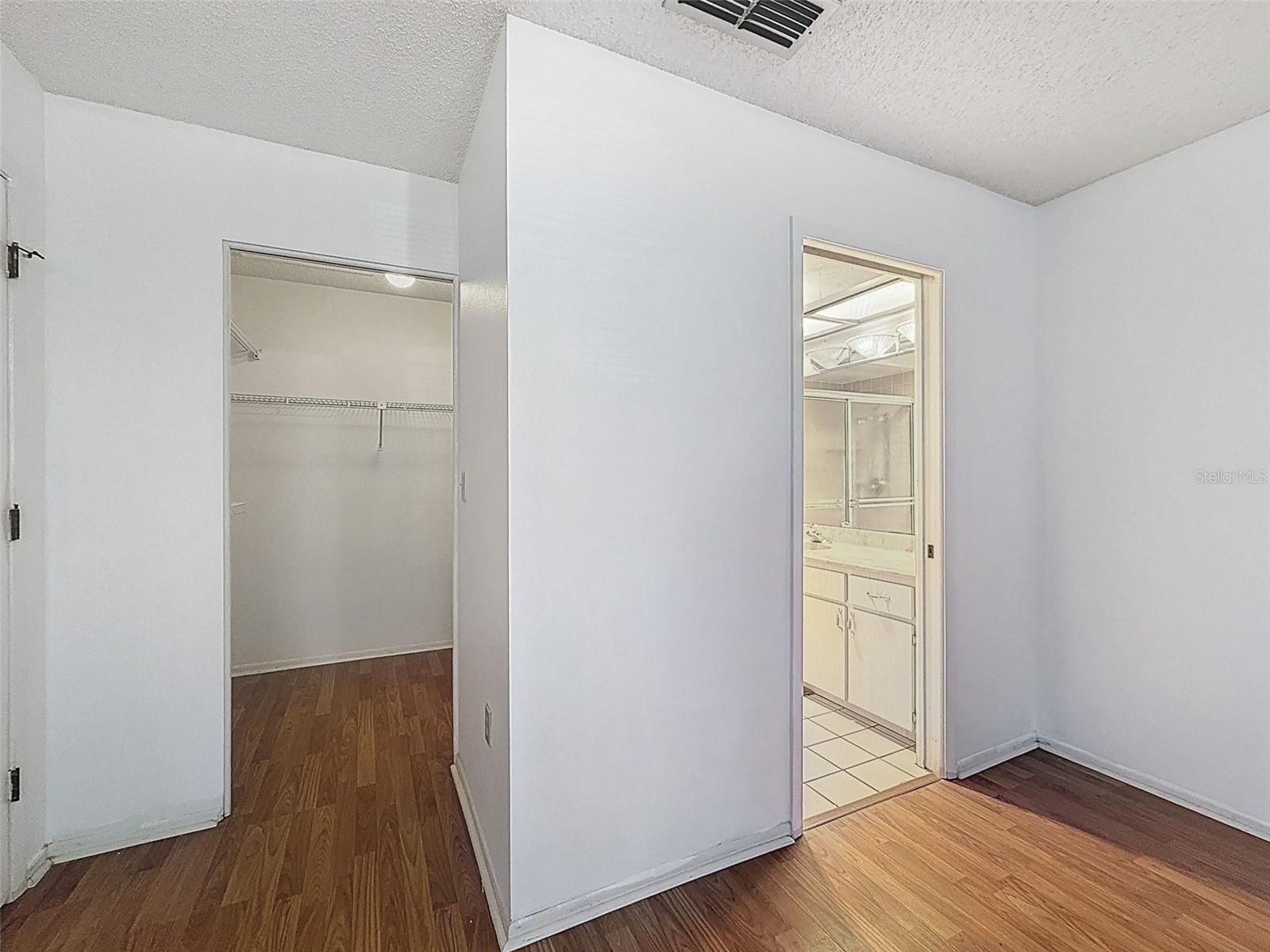 CHATEAU VILLAGE CONDO 01 - Residential