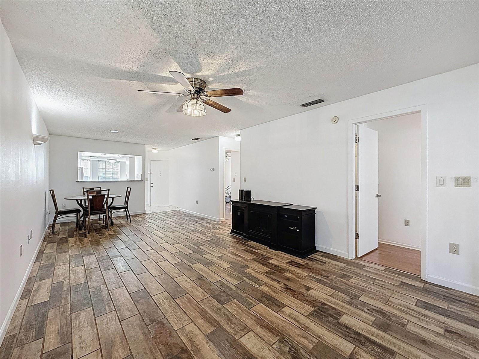 CHATEAU VILLAGE CONDO 01 - Residential