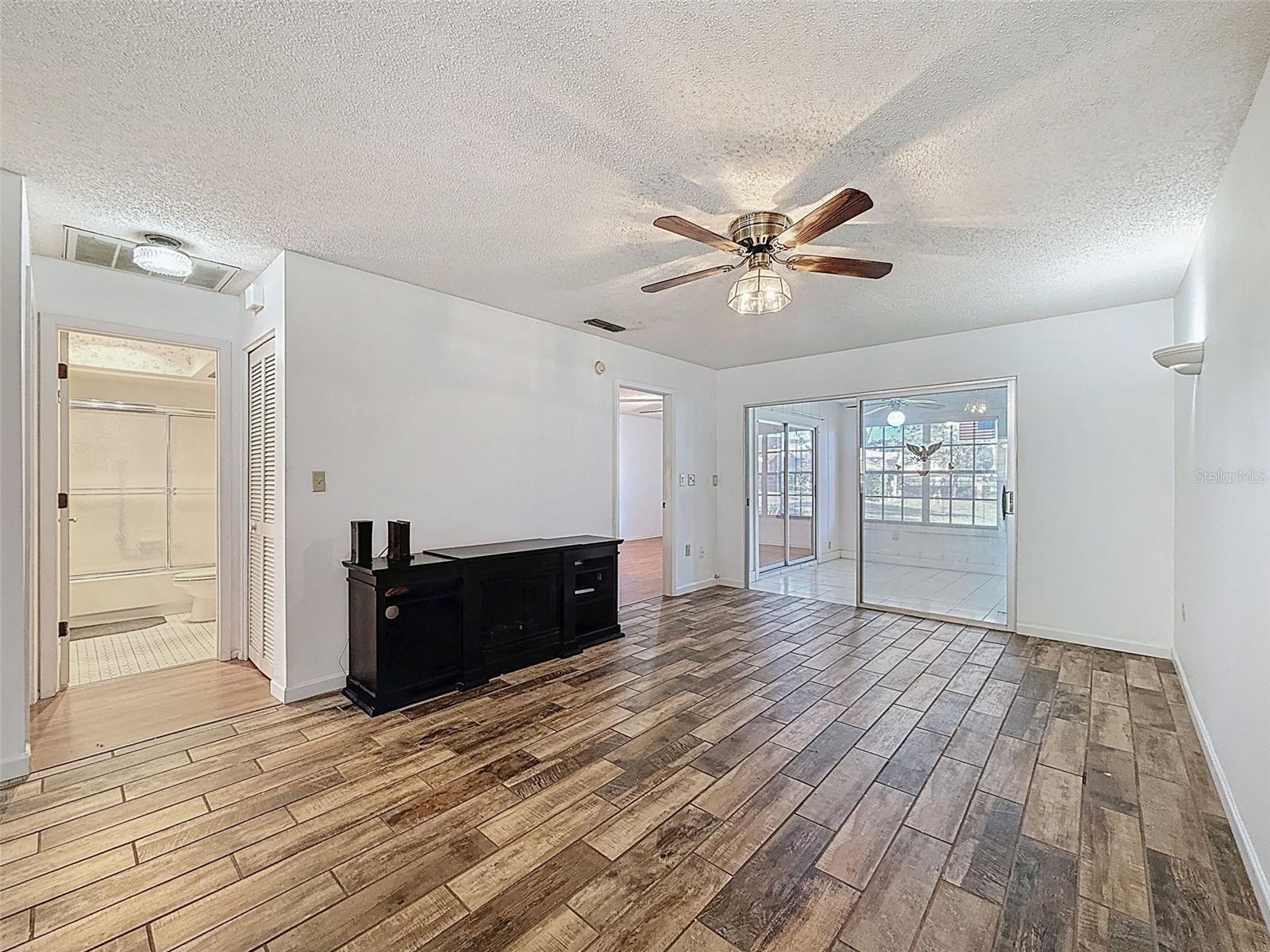 CHATEAU VILLAGE CONDO 01 - Residential