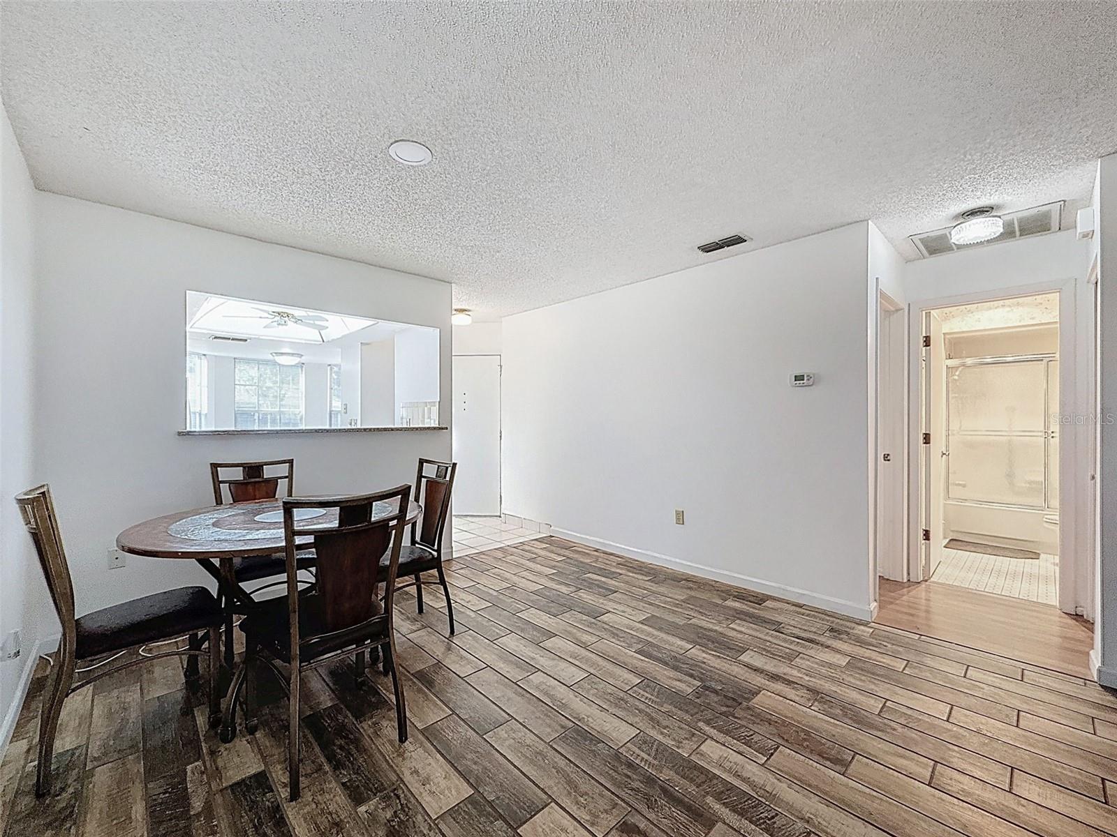 CHATEAU VILLAGE CONDO 01 - Residential