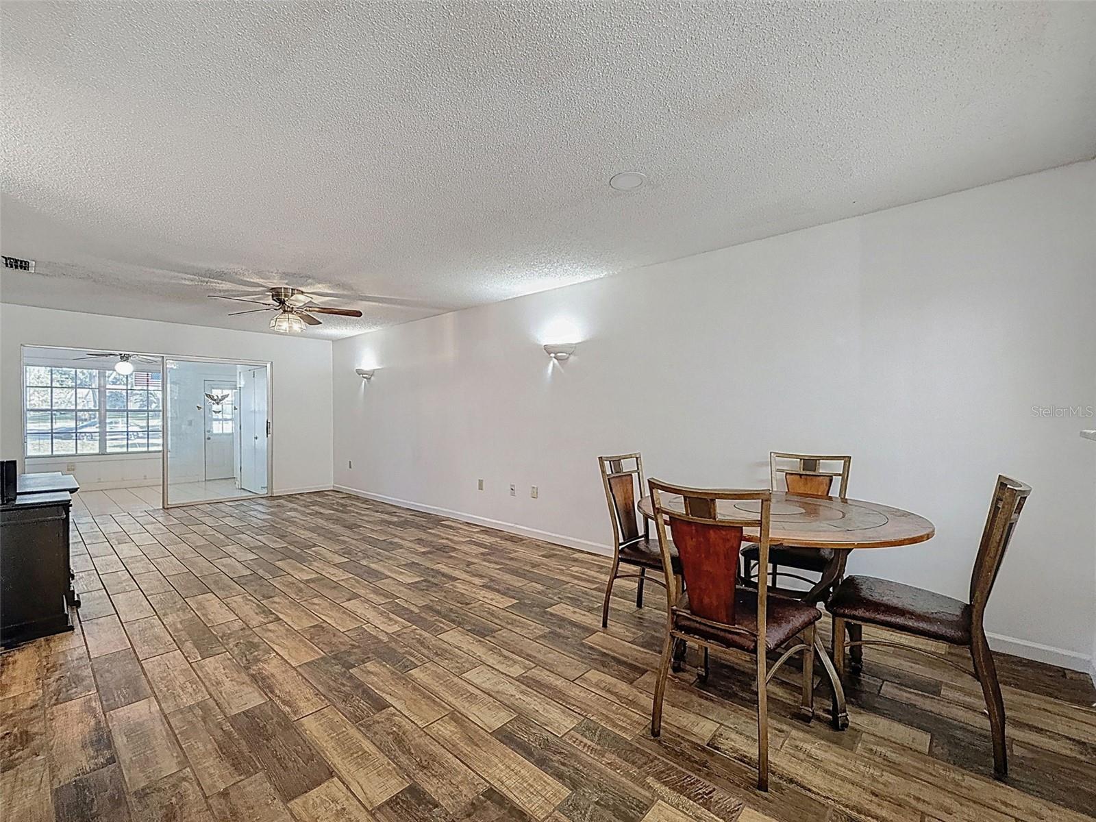 CHATEAU VILLAGE CONDO 01 - Residential