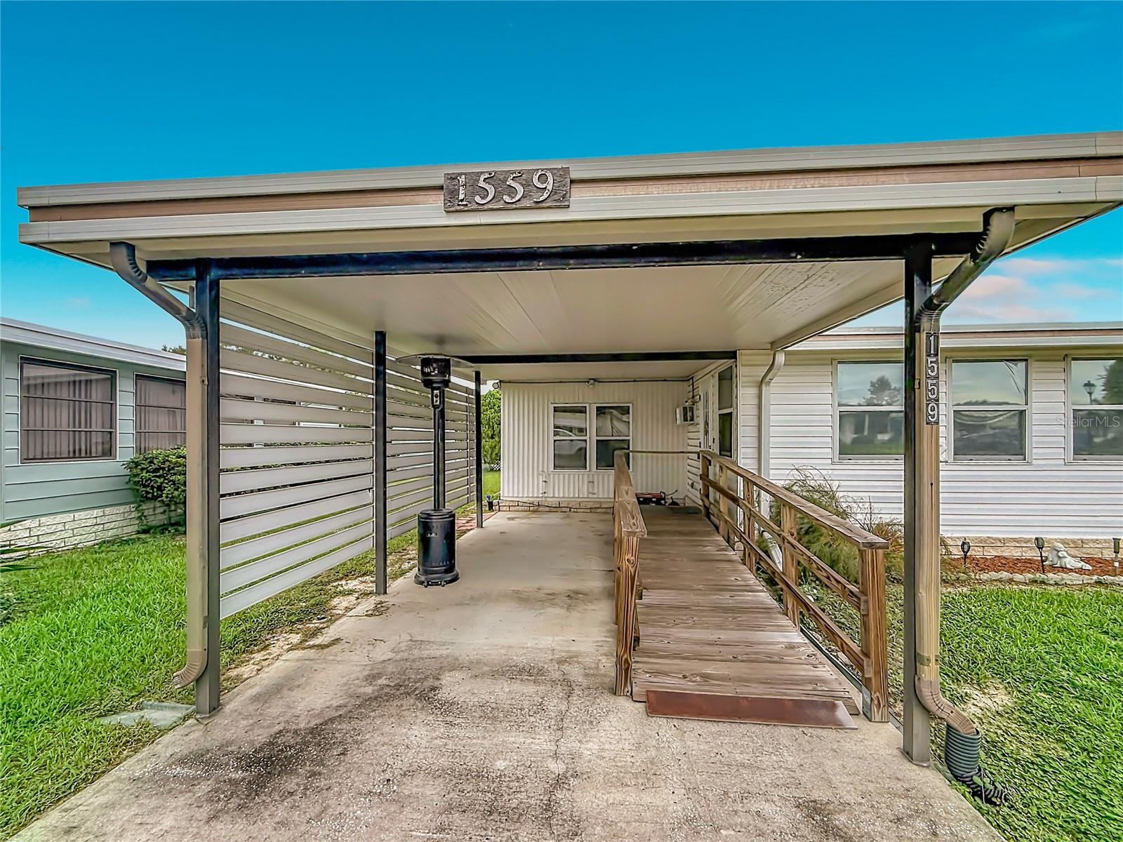 1559 NASSAU CIRCLE