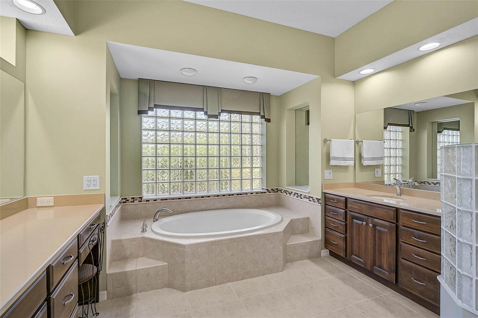 CALUSA LAKES - Residential