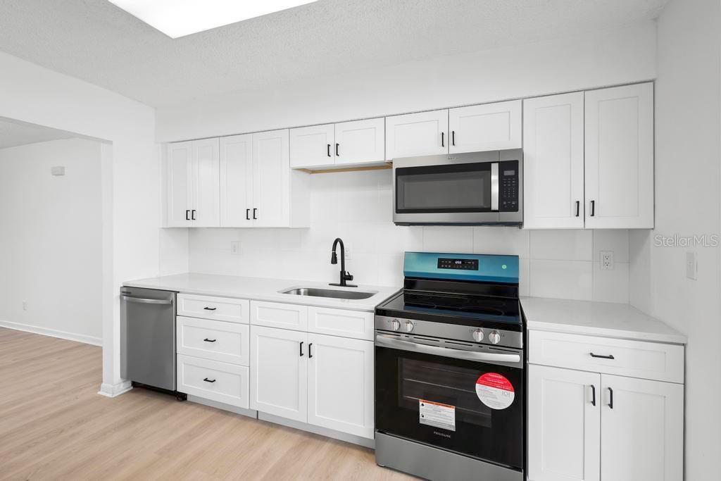 TWIN OAKS APTS - Residential