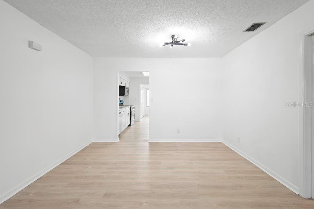 TWIN OAKS APTS - Residential