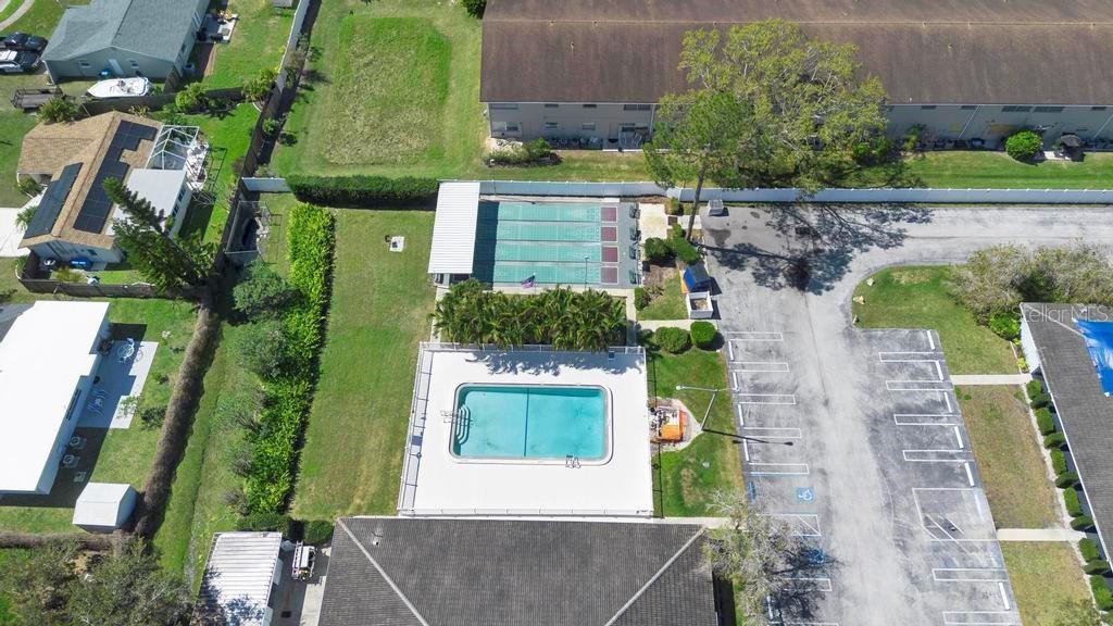 TWIN OAKS APTS - Residential