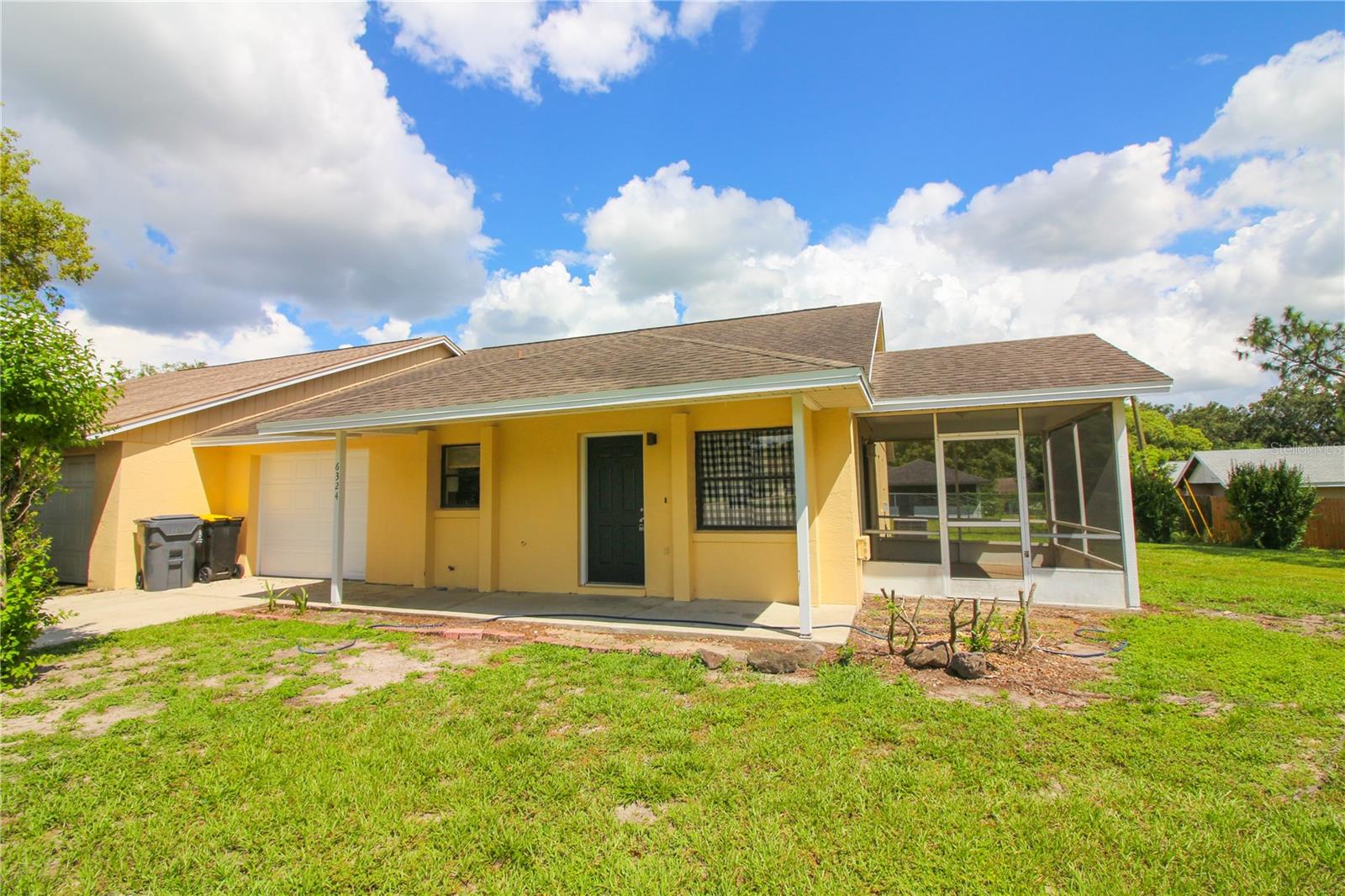 South Lakeland Duplex 3 Bedroom, 2 bath with 1 car garage. This home features a corner lot with tons of yard space. Large open living room features a vaulted ceiling and dining room space. Sliding glass door from the Living room open to a screened patio. Kitchen has a pass through window and breakfast nook. Primary bedroom features dual closets. Primary bathroom is laid out like a luxury hotel with dual vanities accessible from the room and a private room with the toilet and shower. Bedrooms 2 and 3 share hall access to the second bathroom. Laundry is located in the garage. Great location with quick access to shopping and good schools. Pets may be accepted with owner's approval and additional monthly pet rent.