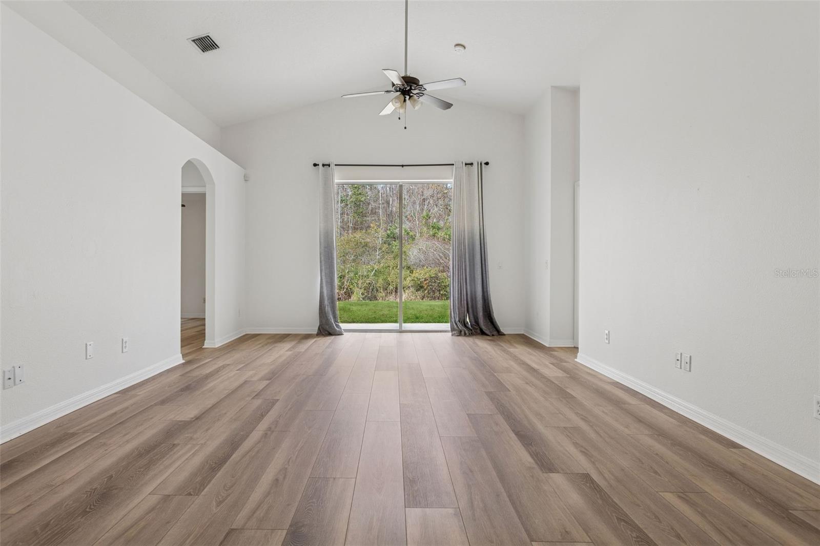 MEADOW POINTE 03 PRCL EE & HH - Residential Lease