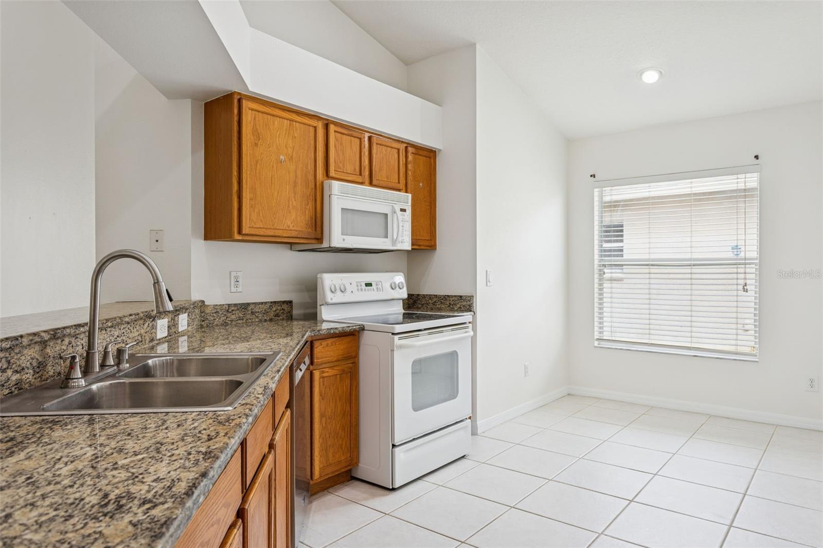 MEADOW POINTE 03 PRCL EE & HH - Residential Lease