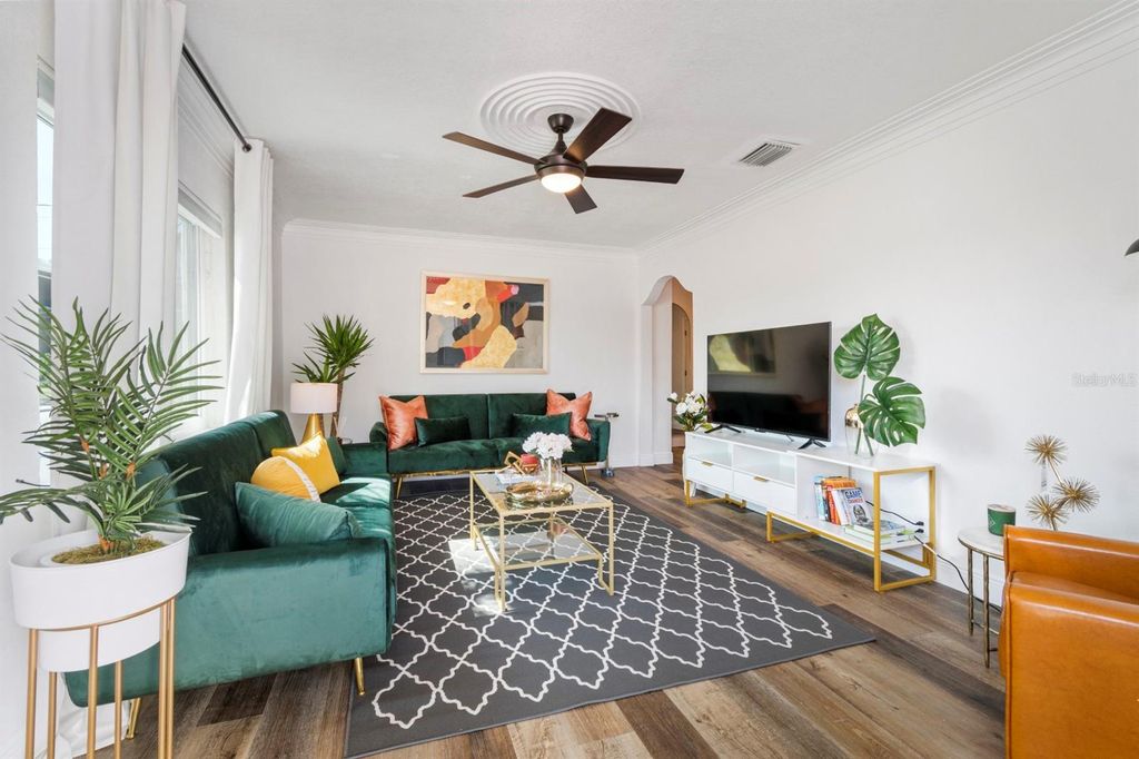 Photo of 2402 W Cypress Street, Tampa, FL 33609 (MLS # TB8503676)