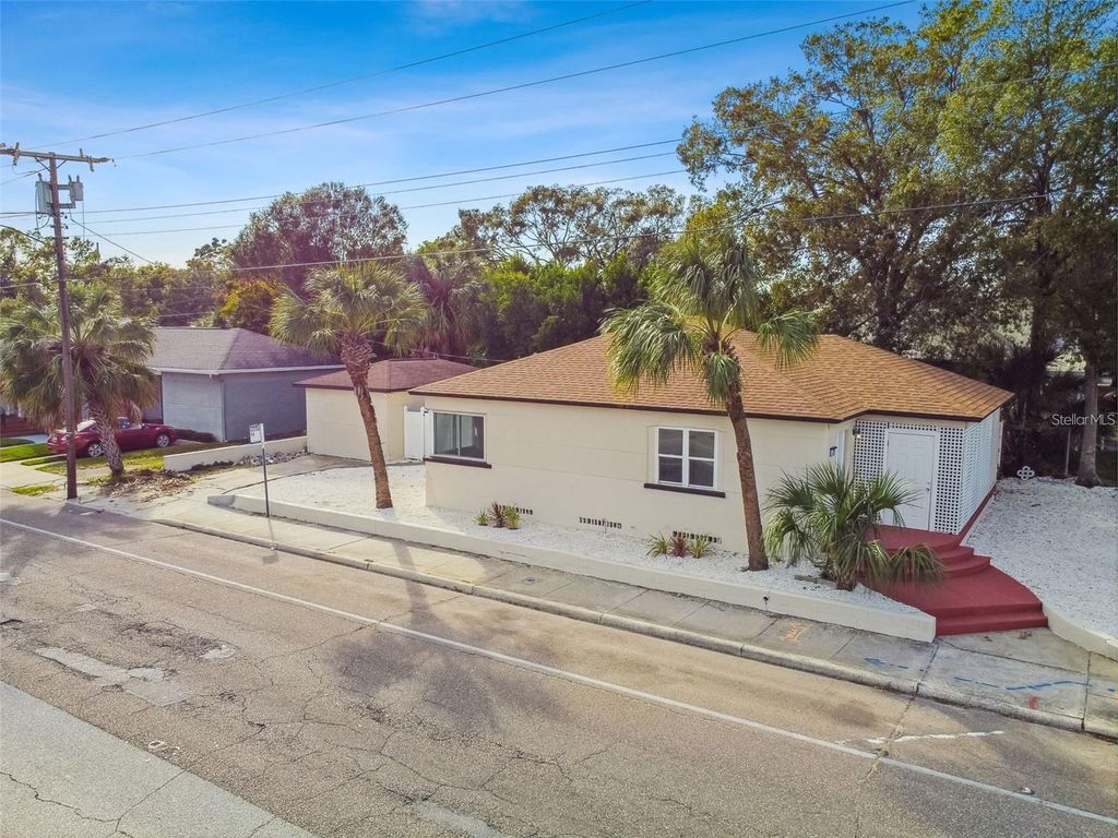 Photo of 2402 W Cypress Street, Tampa, FL 33609 (MLS # TB8503676)
