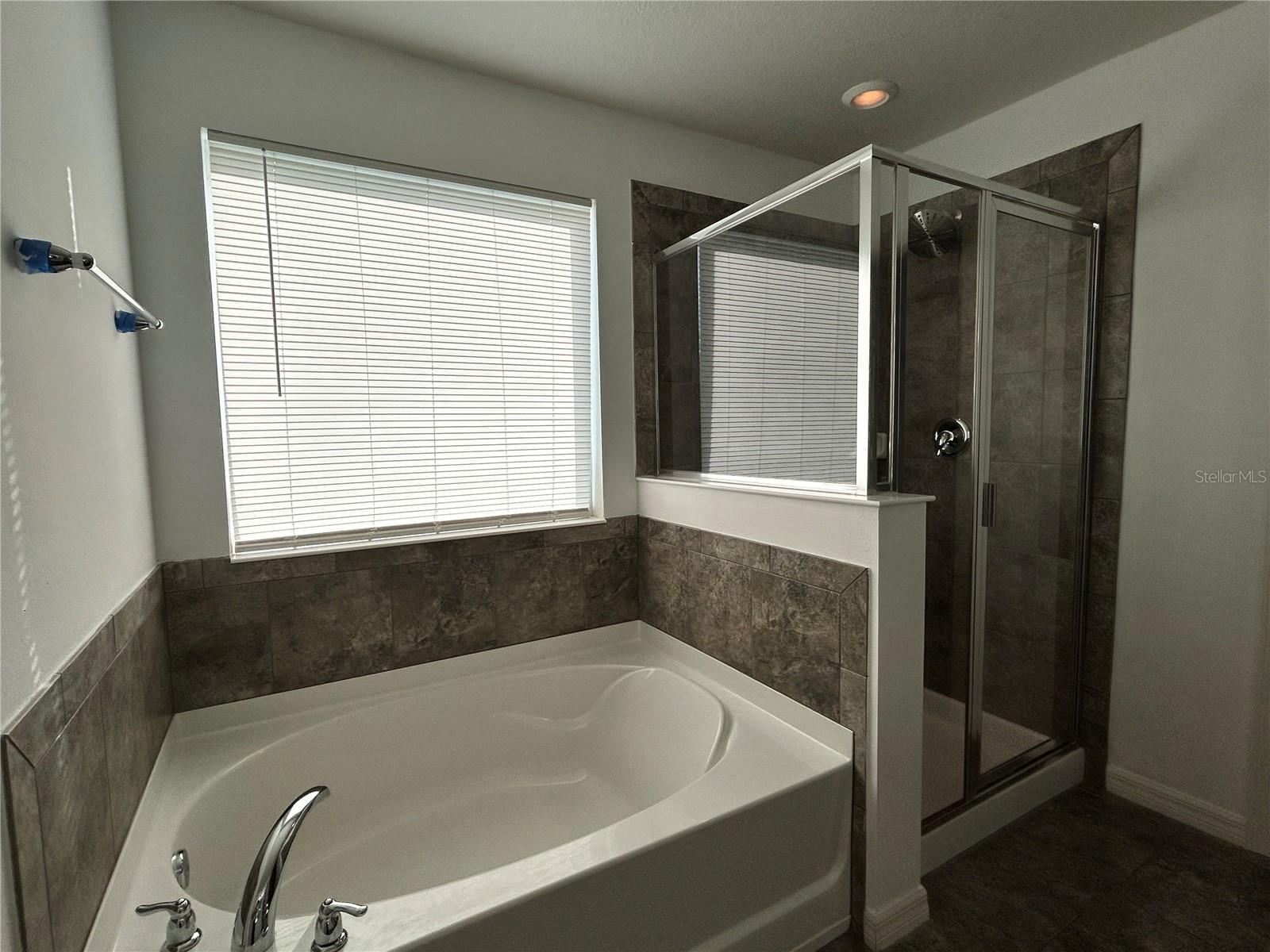 MIRABELLA - Residential Lease