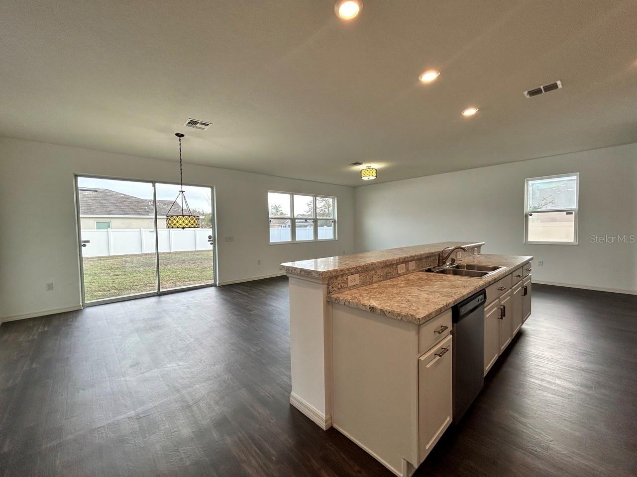 MIRABELLA - Residential Lease