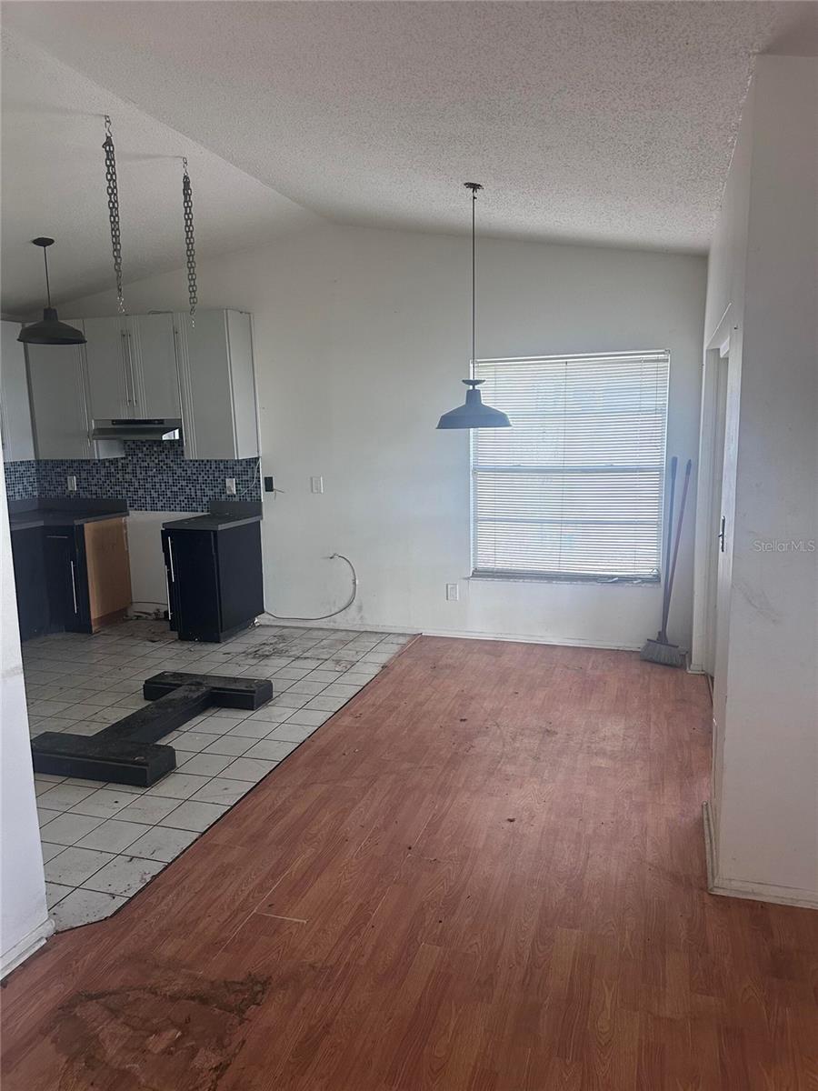 8240 RAVENCROFT DRIVE