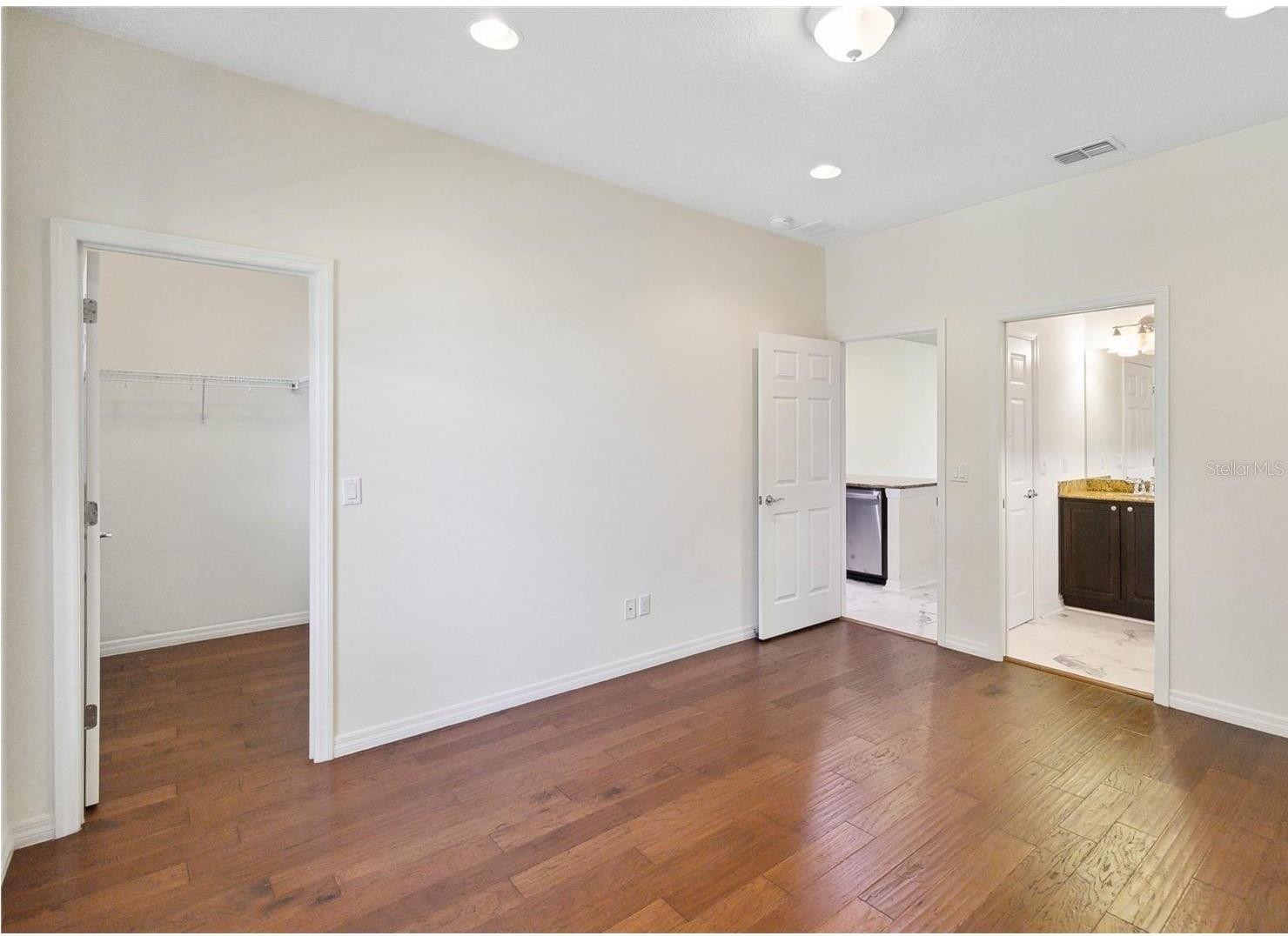 VILLAGEWALK - Residential
