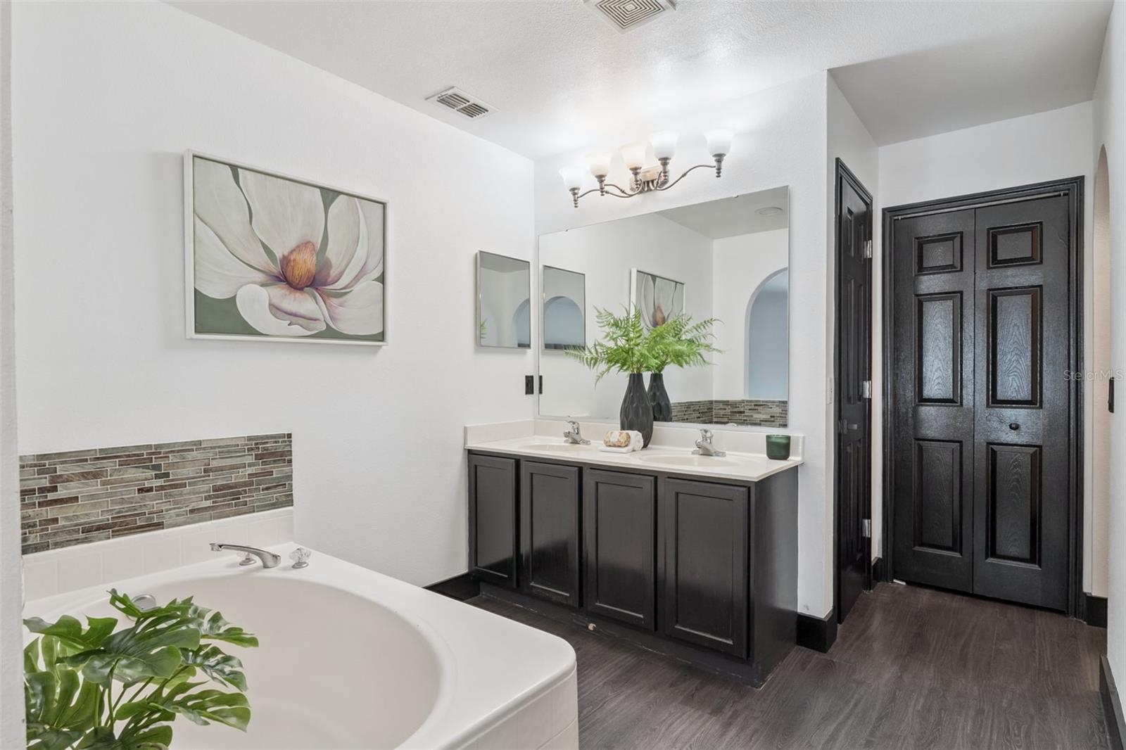 LAKEVIEW RESERVE 46/149 - Residential