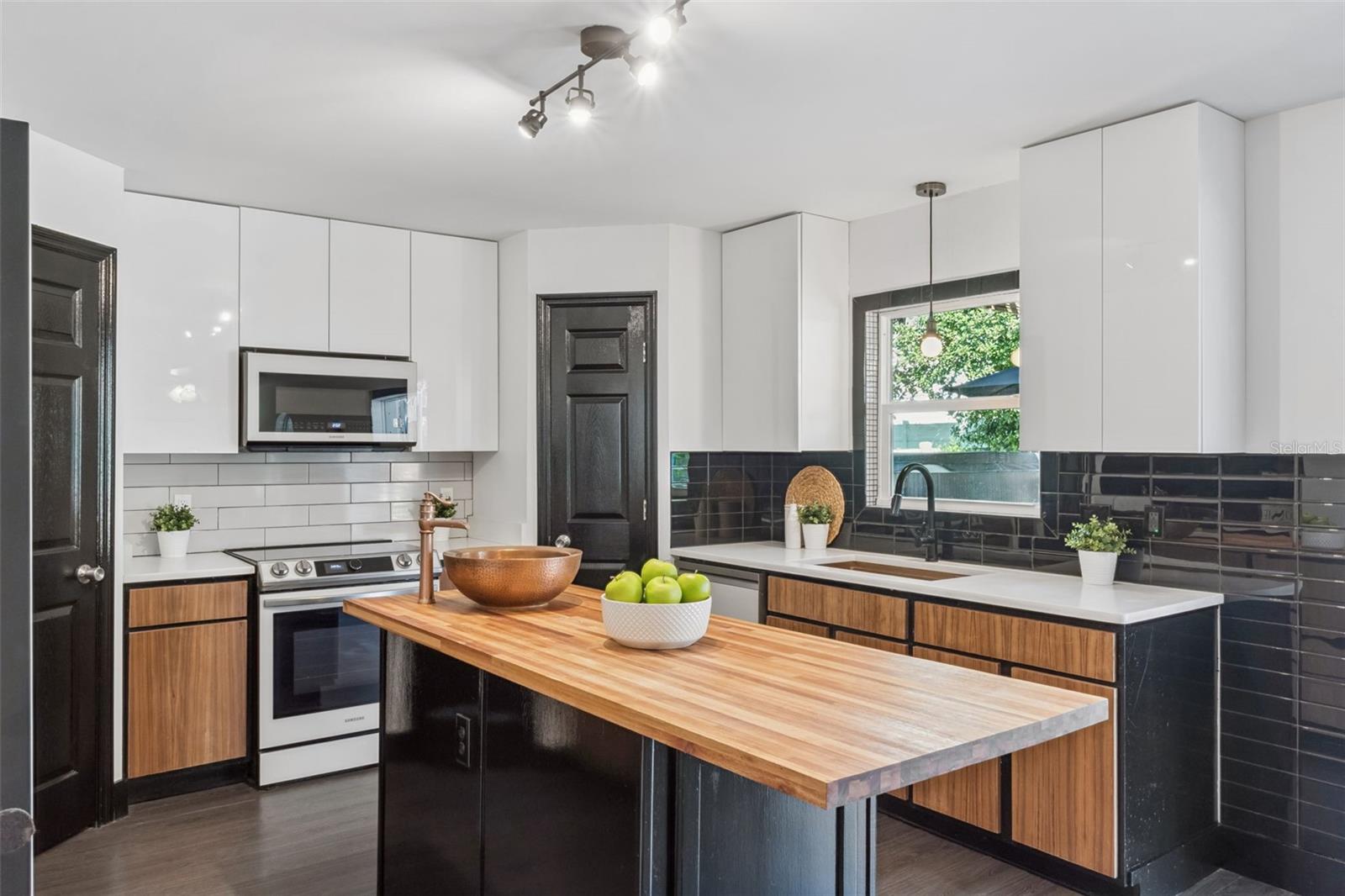 LAKEVIEW RESERVE 46/149 - Residential