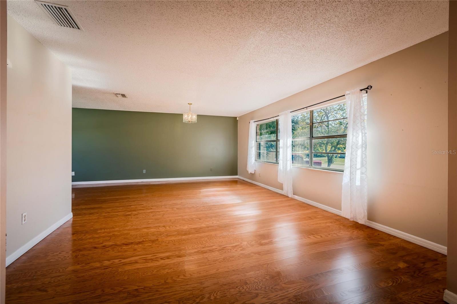 1704 ORANGE HILL WAY